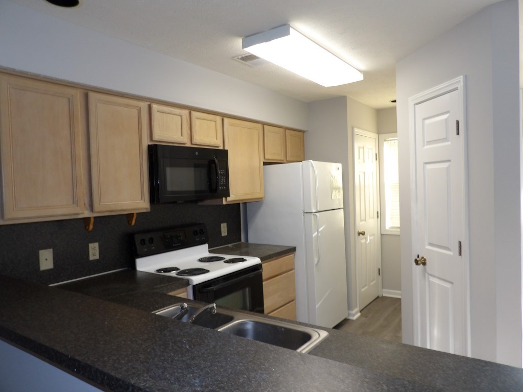 4107 Pinehurst Circle Property Photo 5