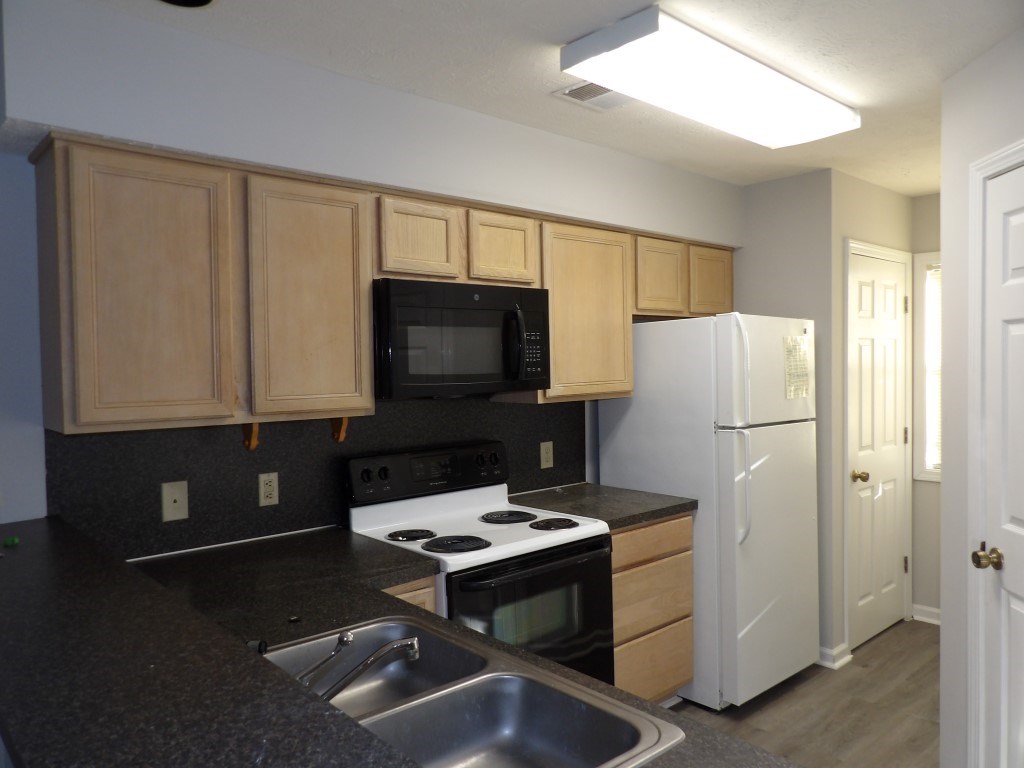 4107 Pinehurst Circle Property Photo 7