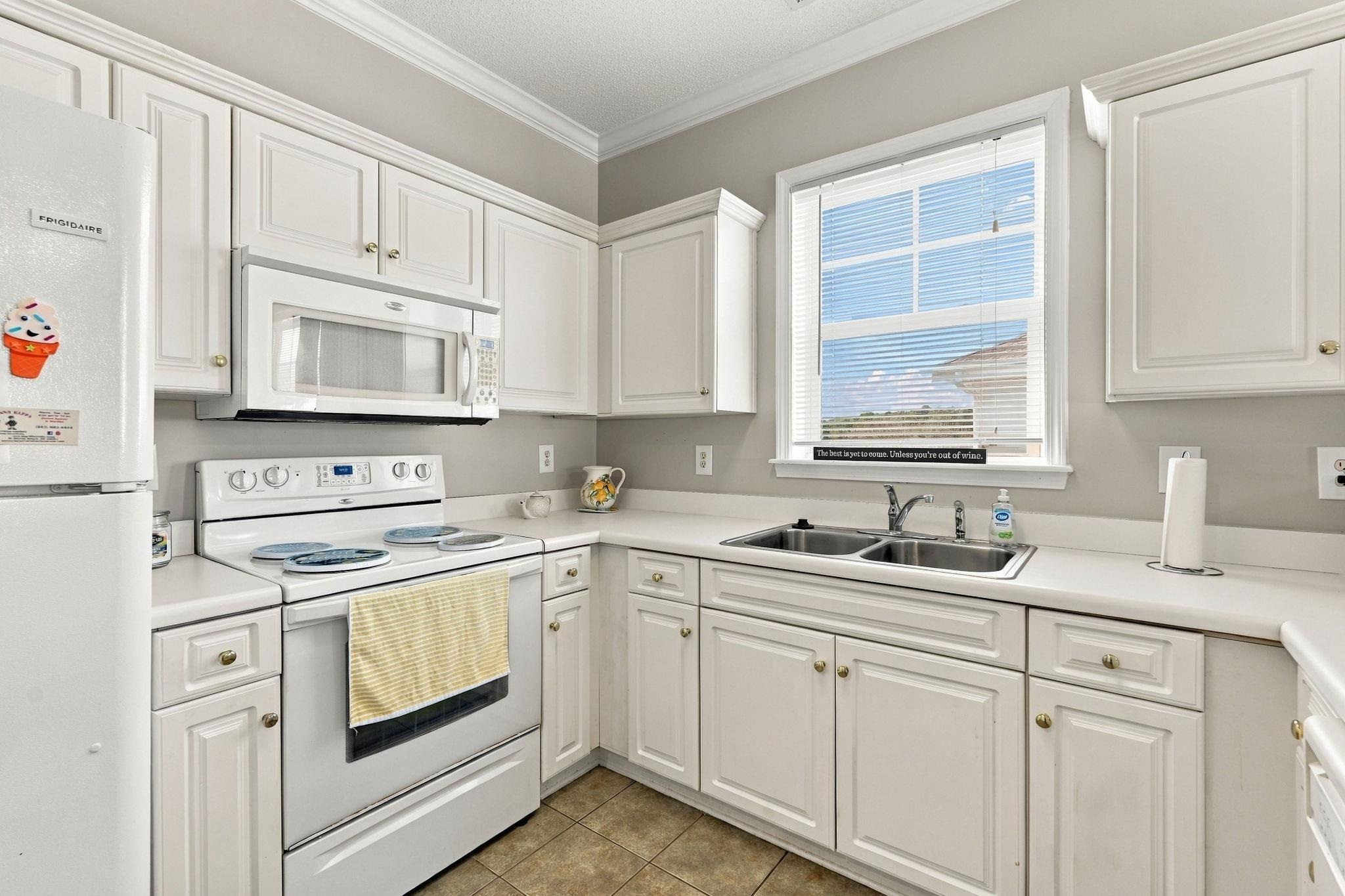 200 Castle Dr. Property Photo 4