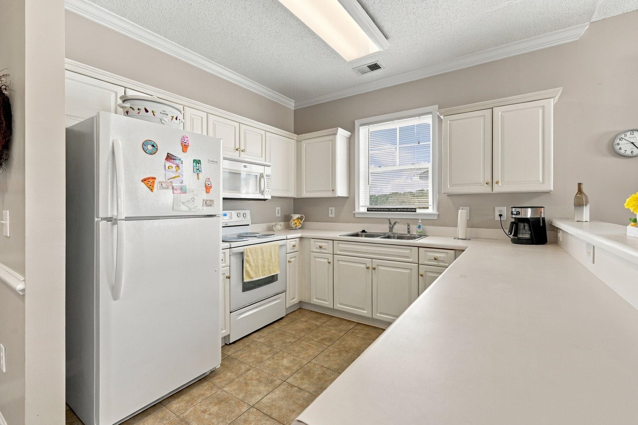 200 Castle Dr. Property Photo 6