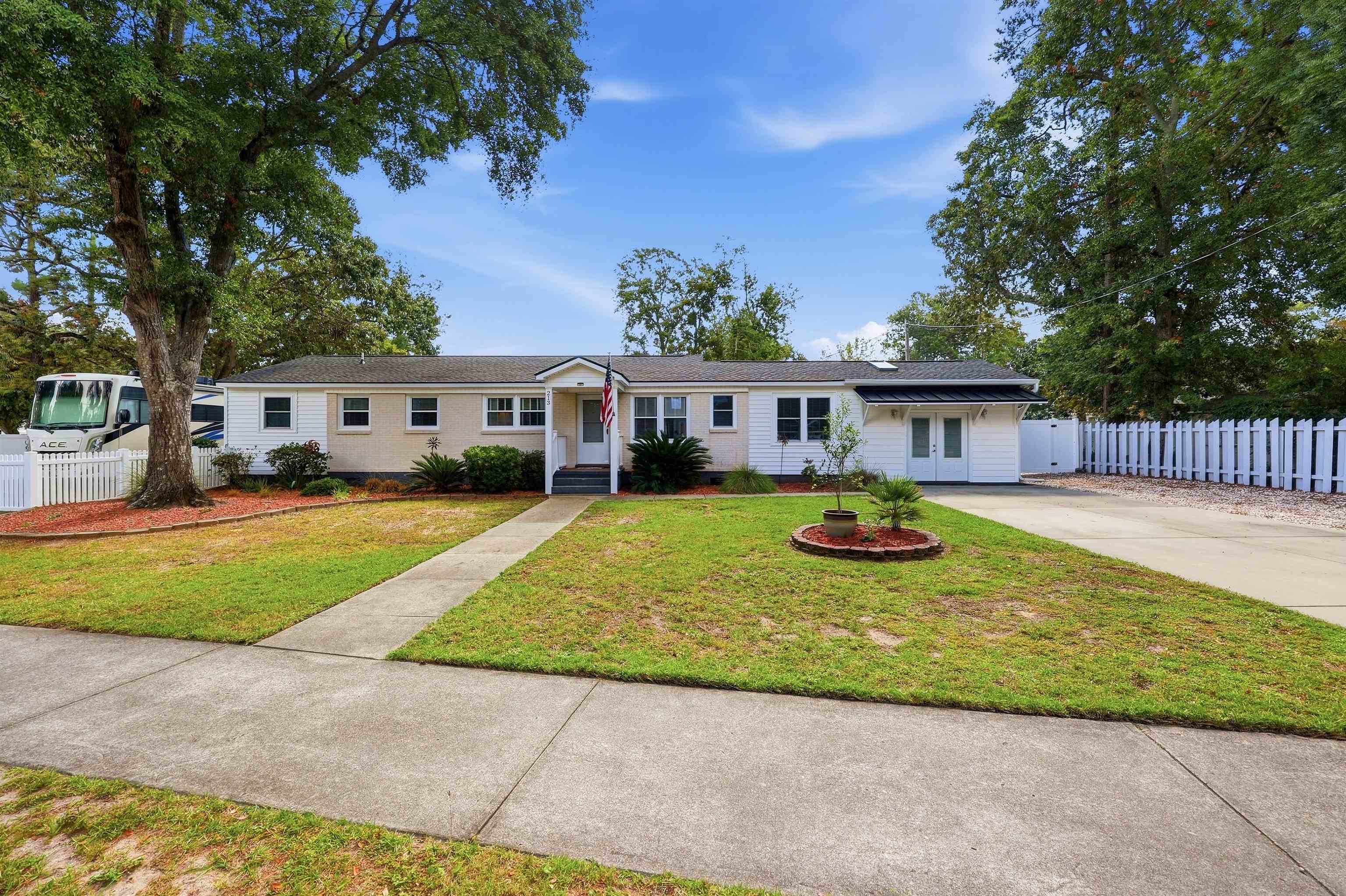 213 N Hollywood Dr. Property Photo 2