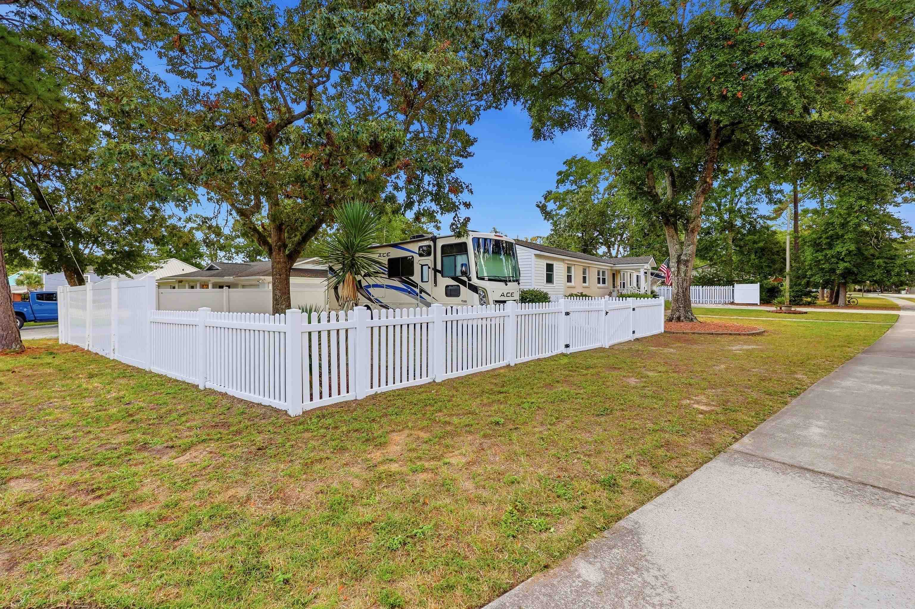 213 N Hollywood Dr. Property Photo 3