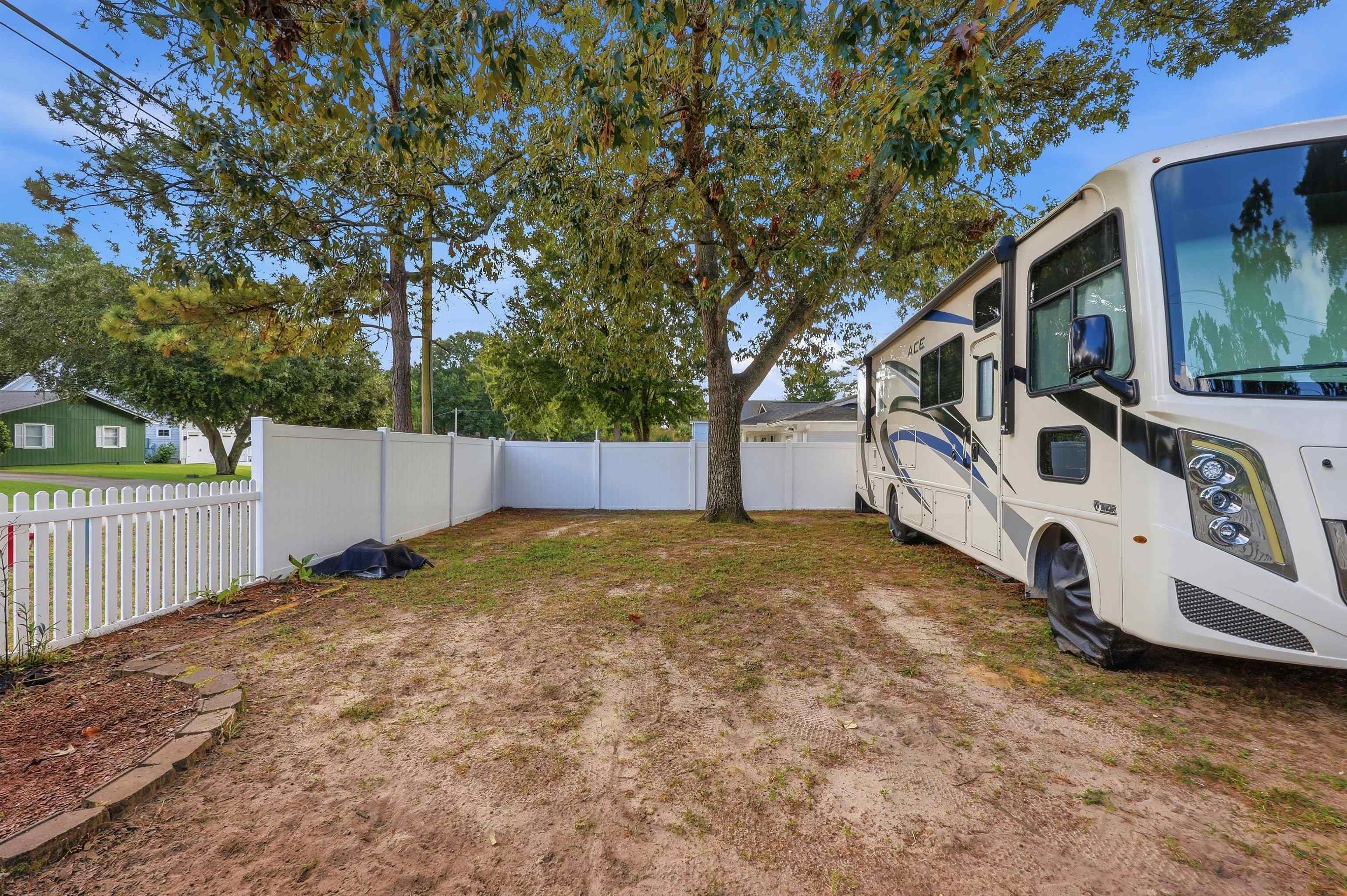 213 N Hollywood Dr. Property Photo 25