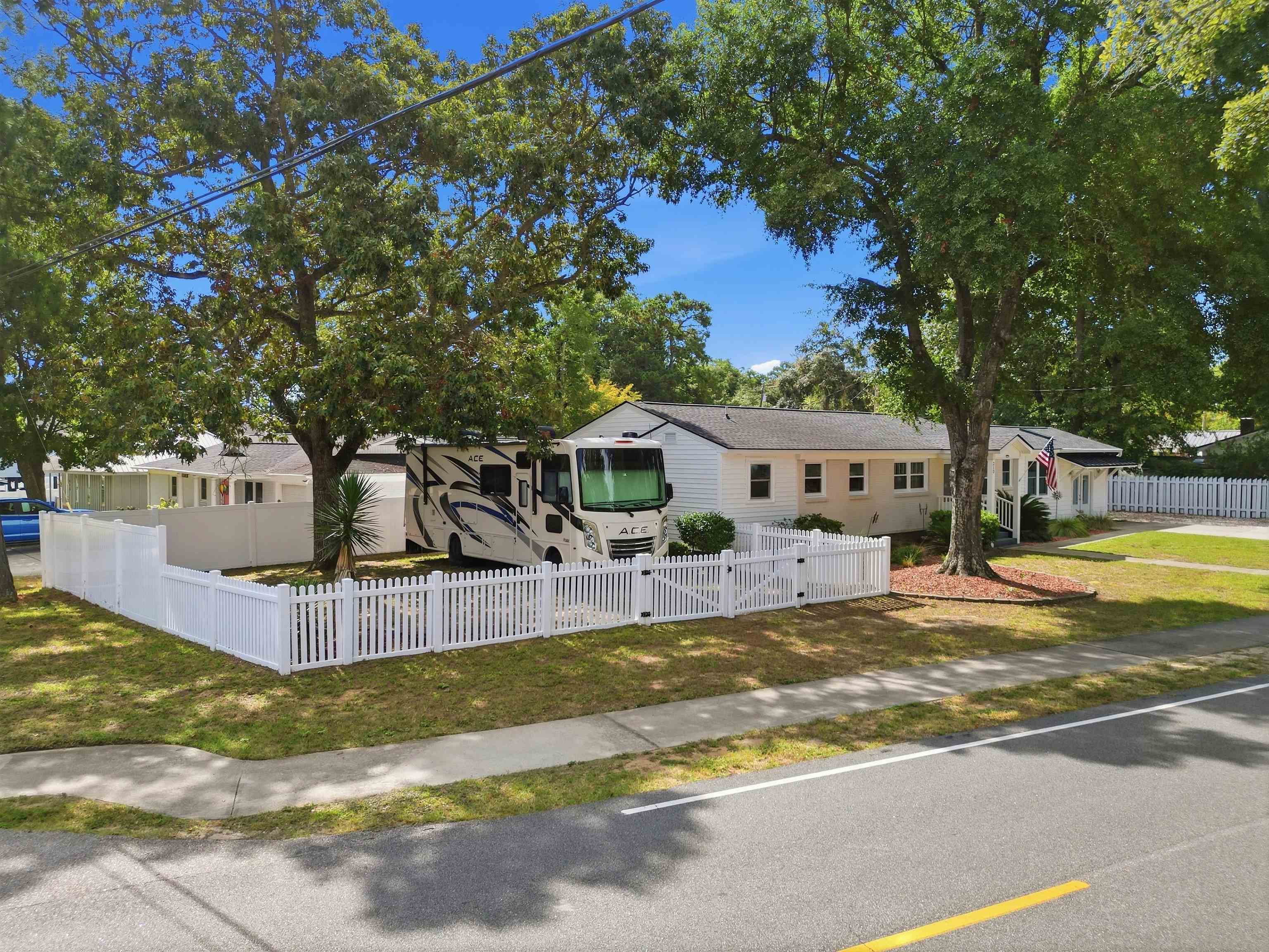 213 N Hollywood Dr. Property Photo 26