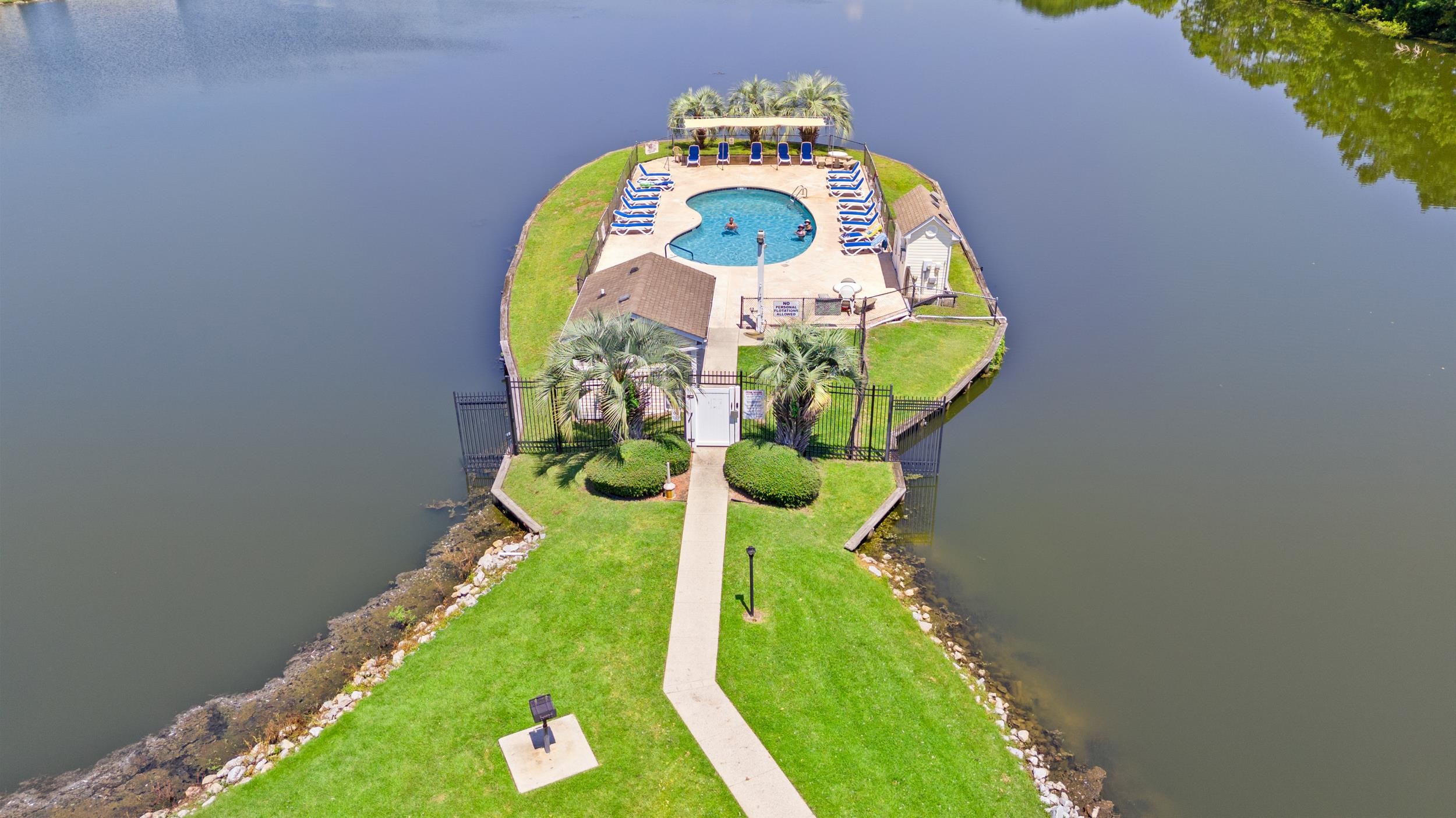 8830 Cloister Dr. Property Photo 17