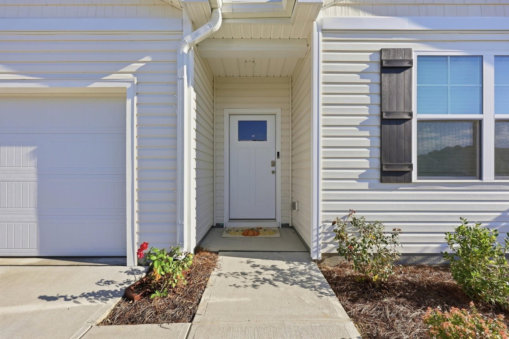 323 Skyward St. Property Photo 5