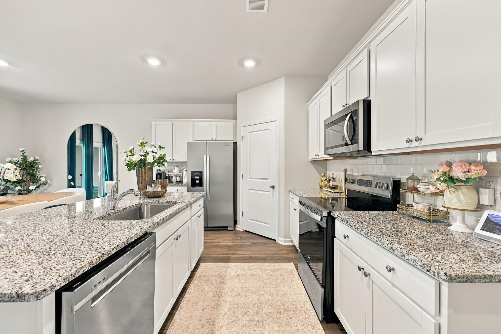 323 Skyward St. Property Photo 5