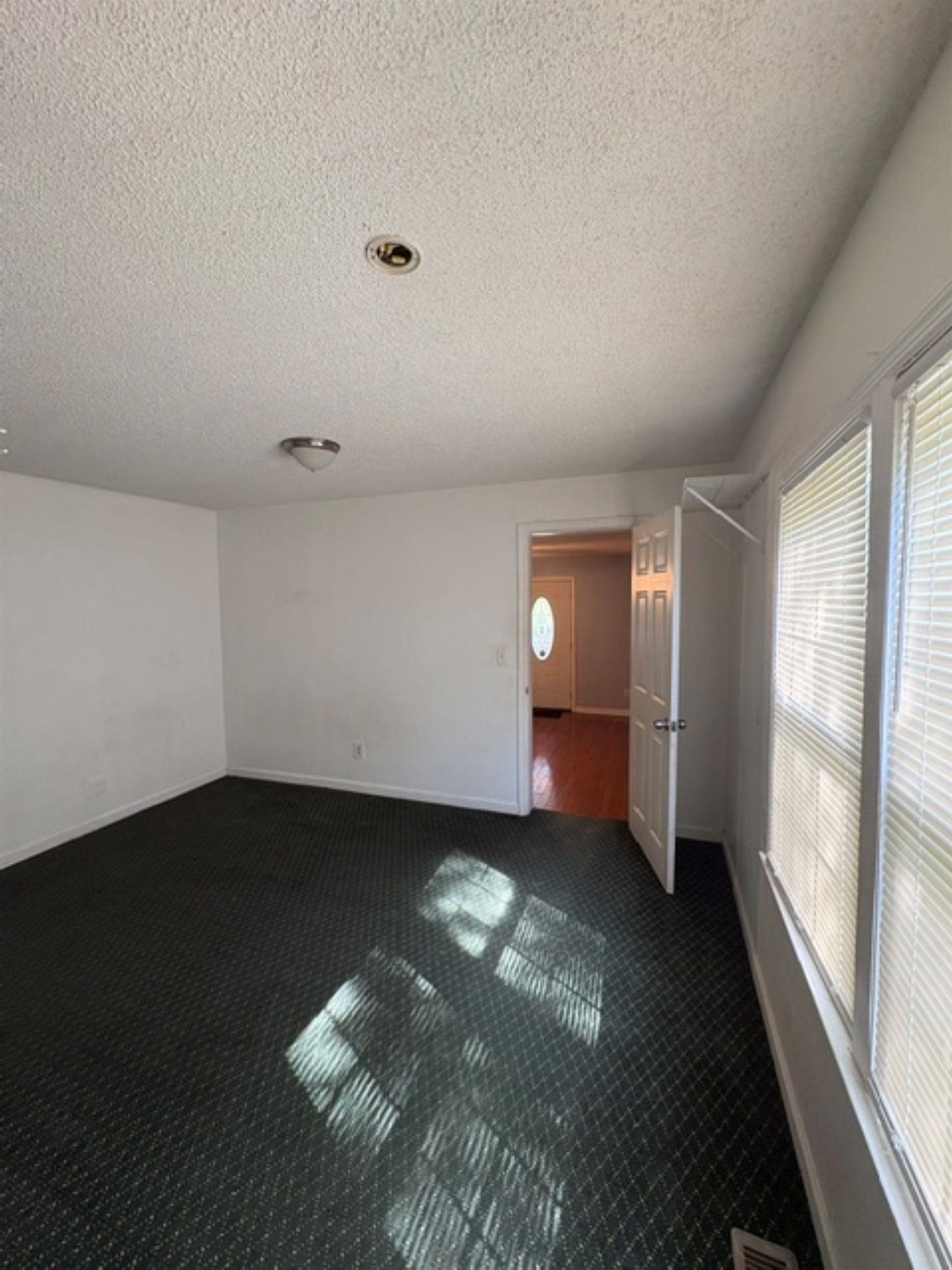 305 Chester St. Property Photo 27