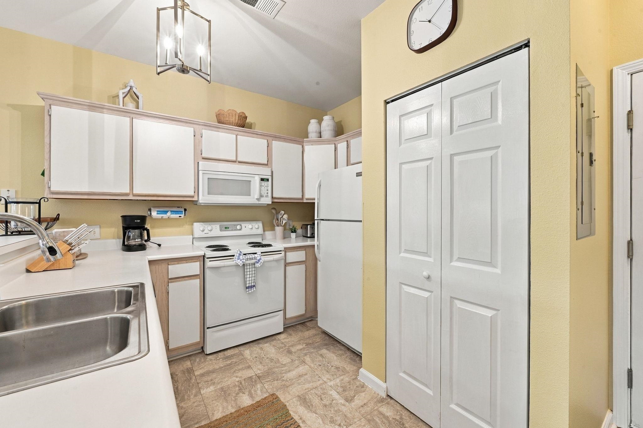 1298 River Oaks Dr. Property Photo 5