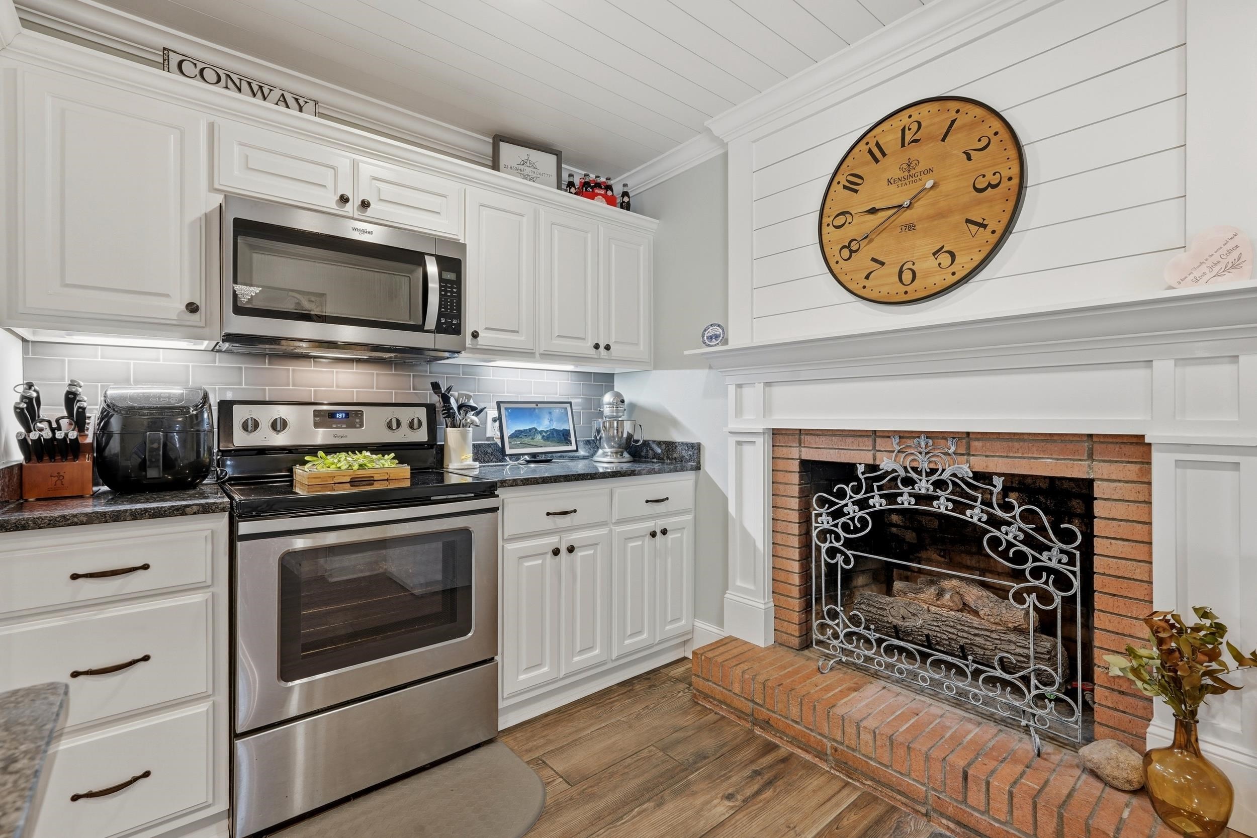 1310 Esdale Ln. Property Photo 10