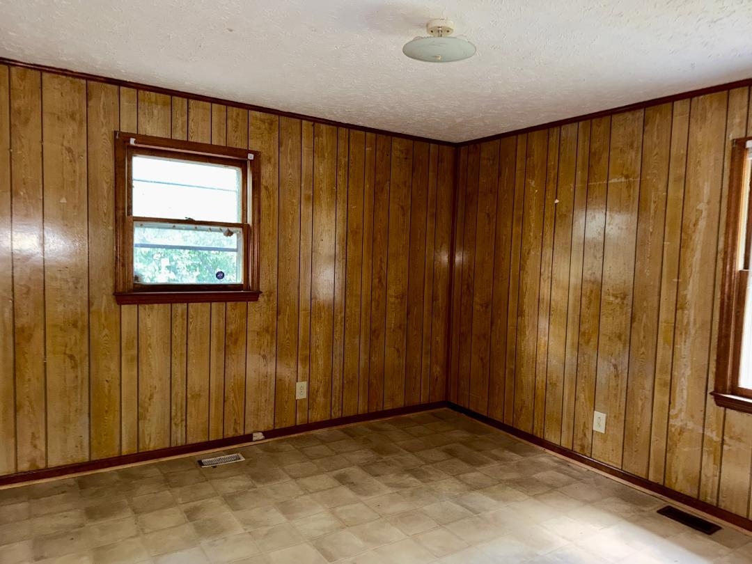 303 Irick Dr. Property Photo 8