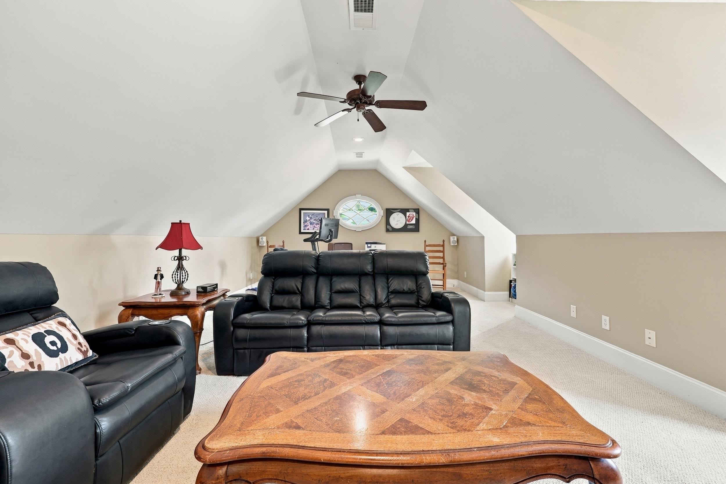 226 Oatland Lake Dr. Property Photo 28