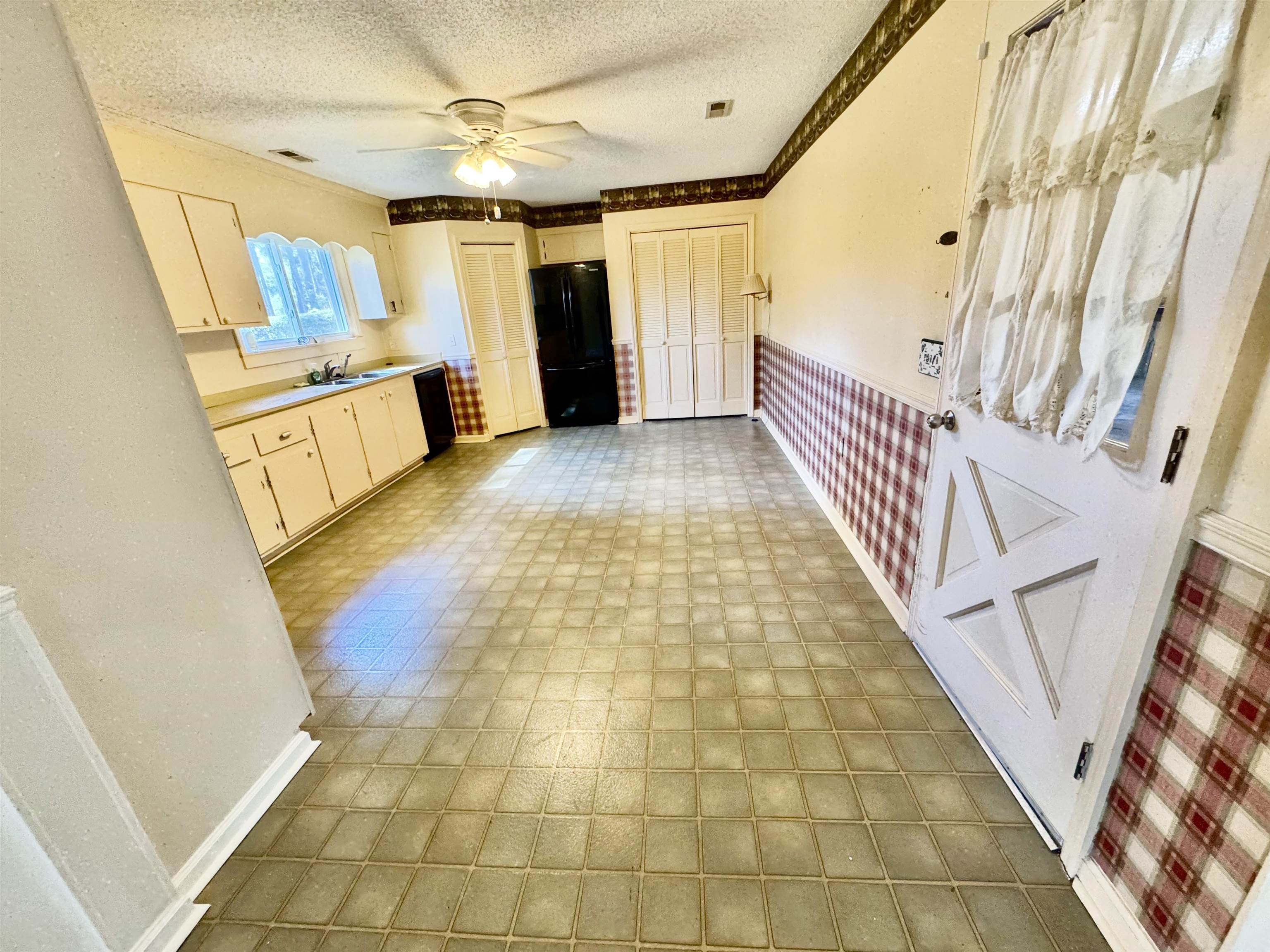 44 Patriot Ln. Property Photo 6