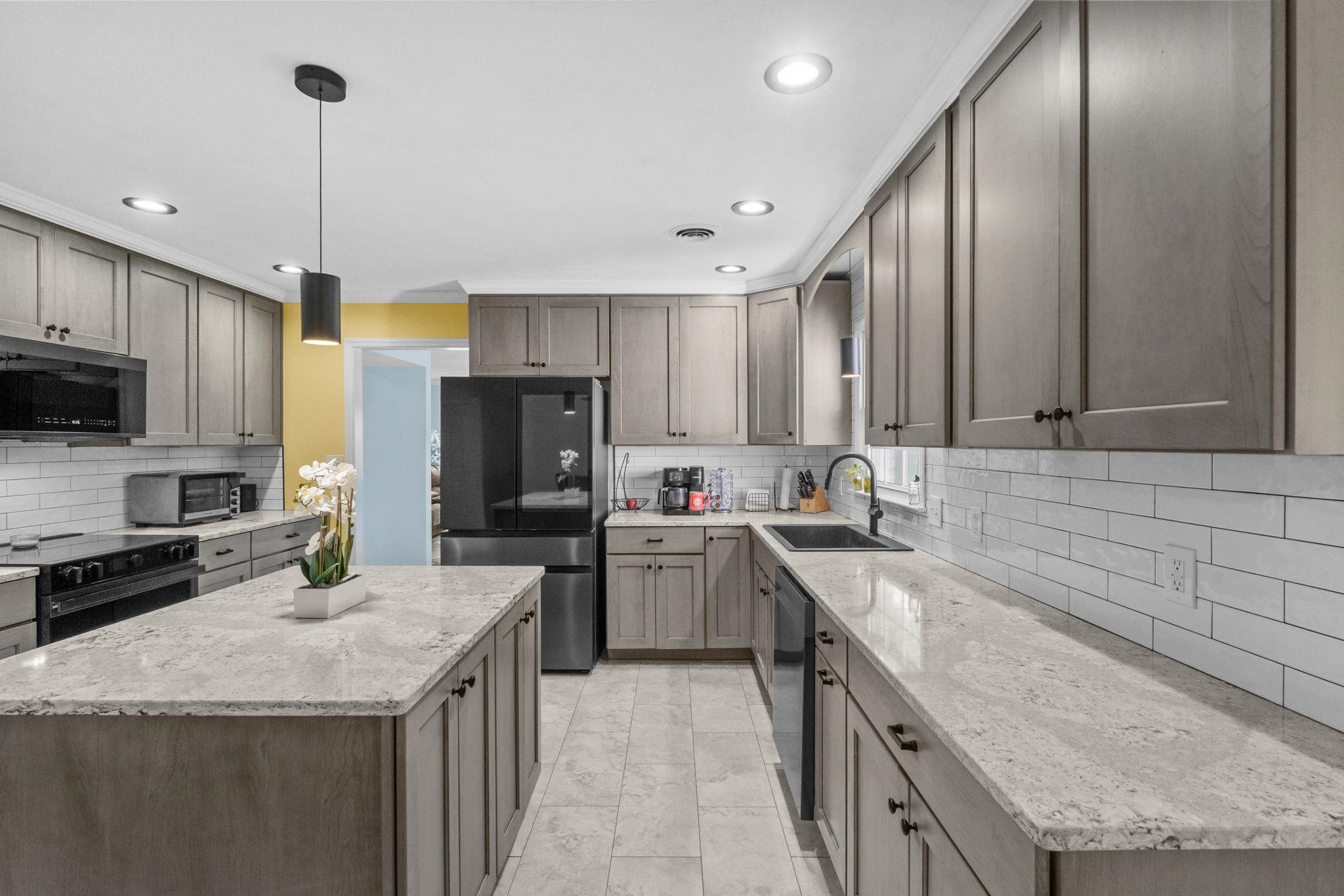 1917 Candy Ln. Property Photo 15