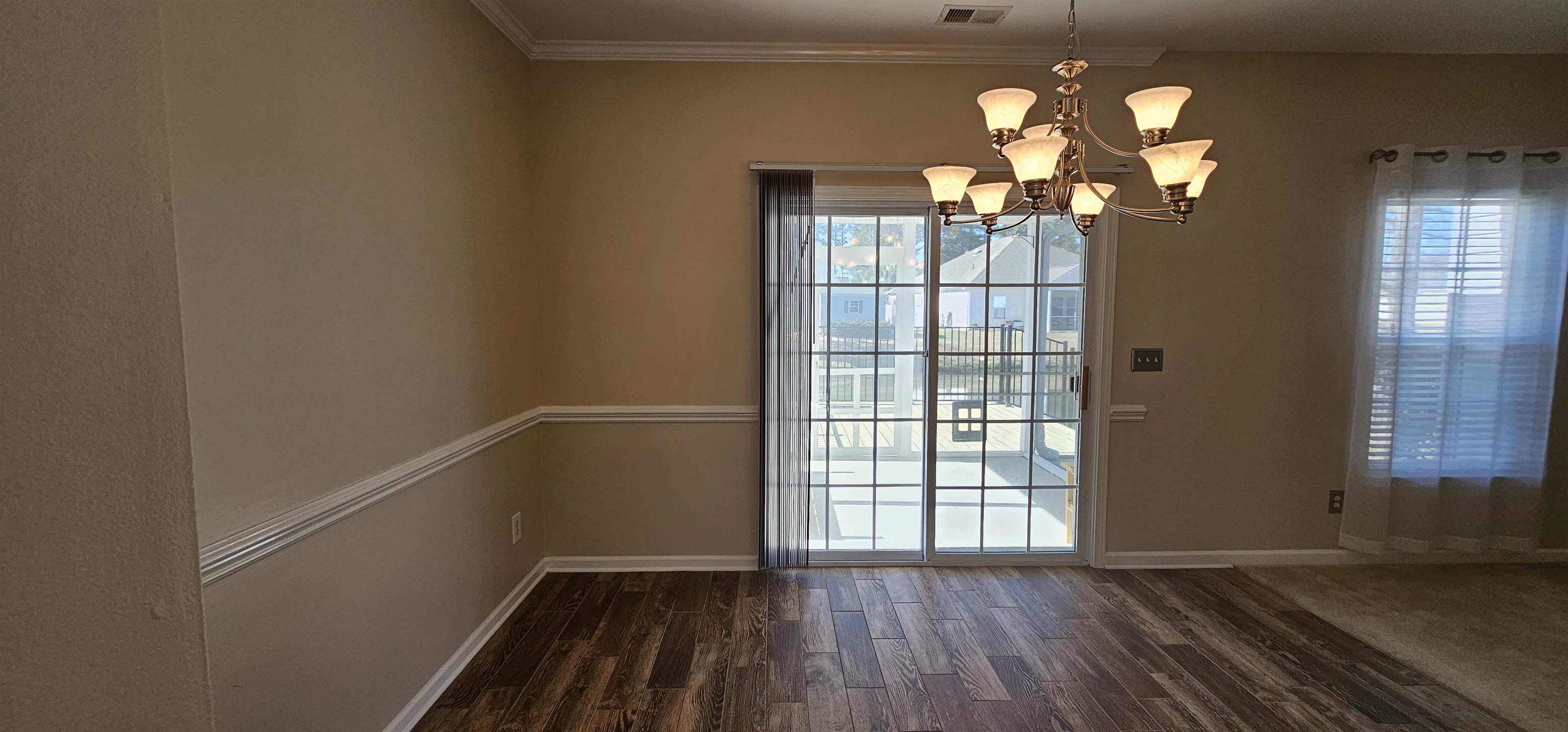 1593 Langley Dr. Property Photo 4