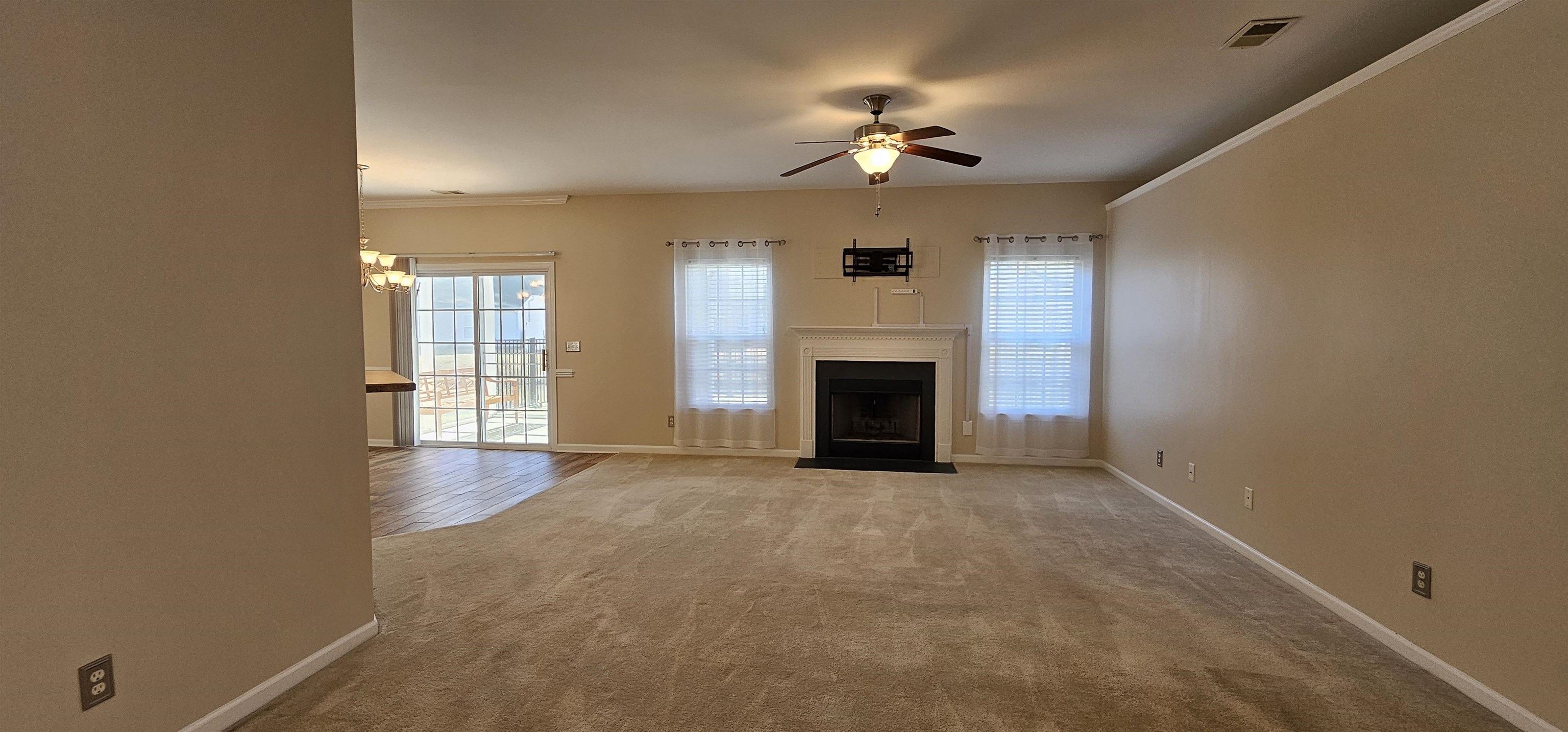 1593 Langley Dr. Property Photo 6