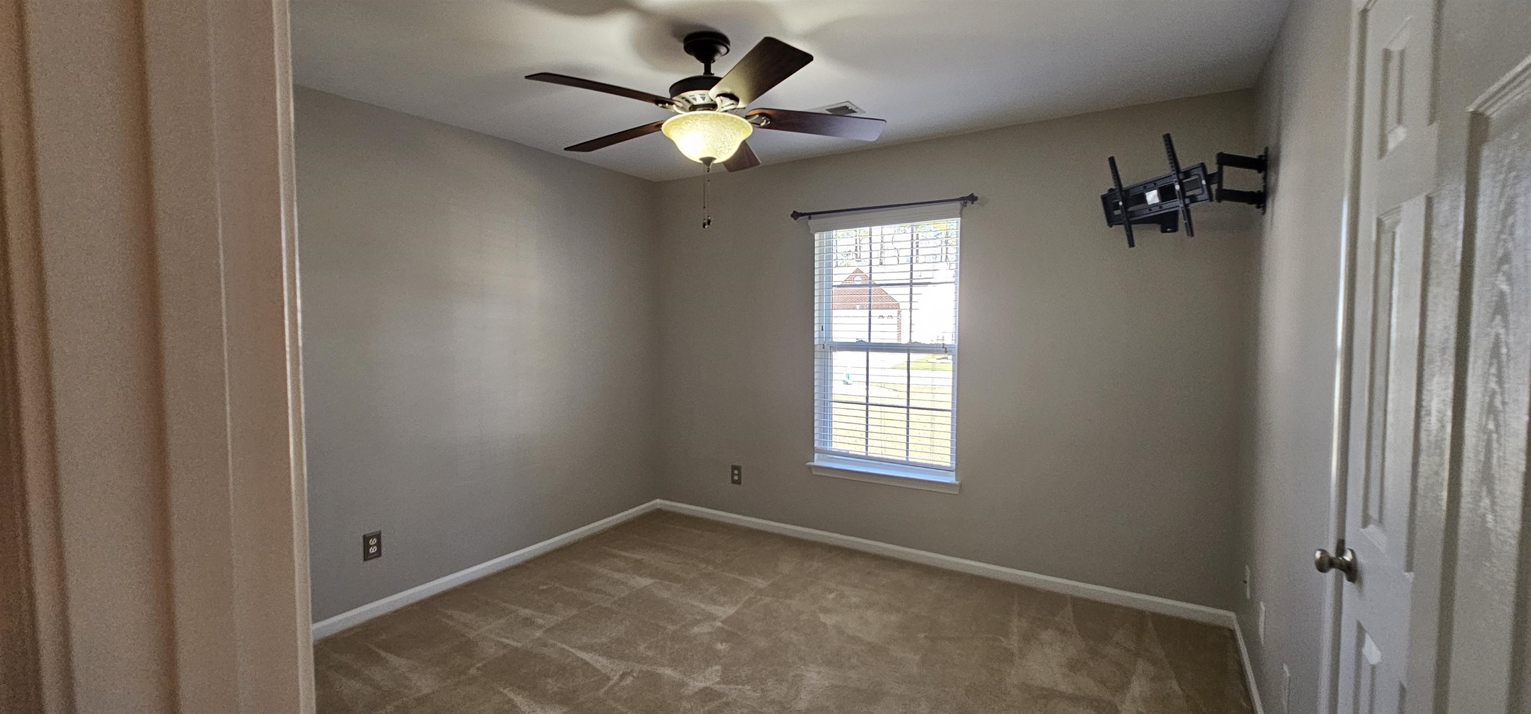 1593 Langley Dr. Property Photo 15