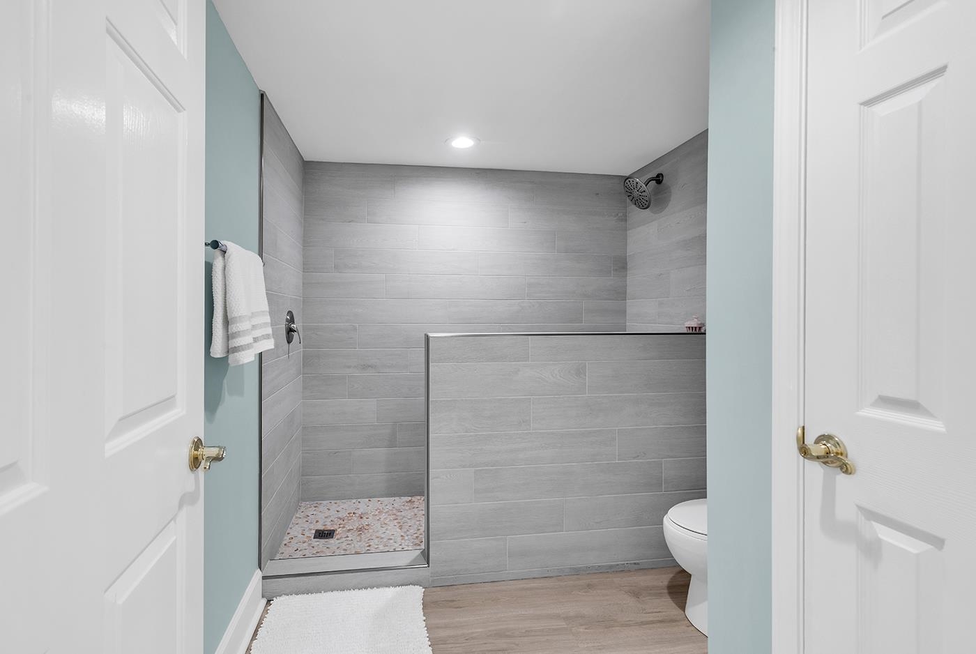 8560 Queensway Blvd. Property Photo 6