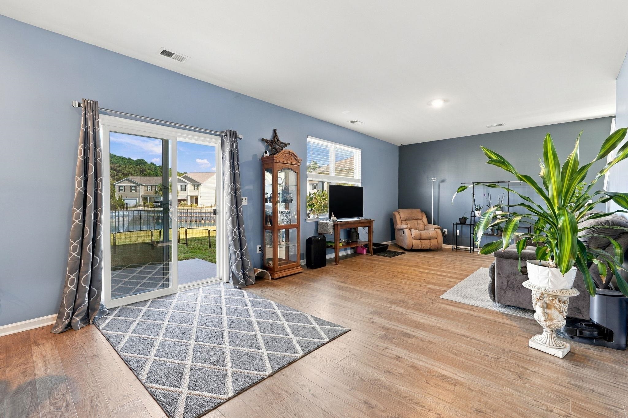 215 Pin Oak Dr. Property Photo 15
