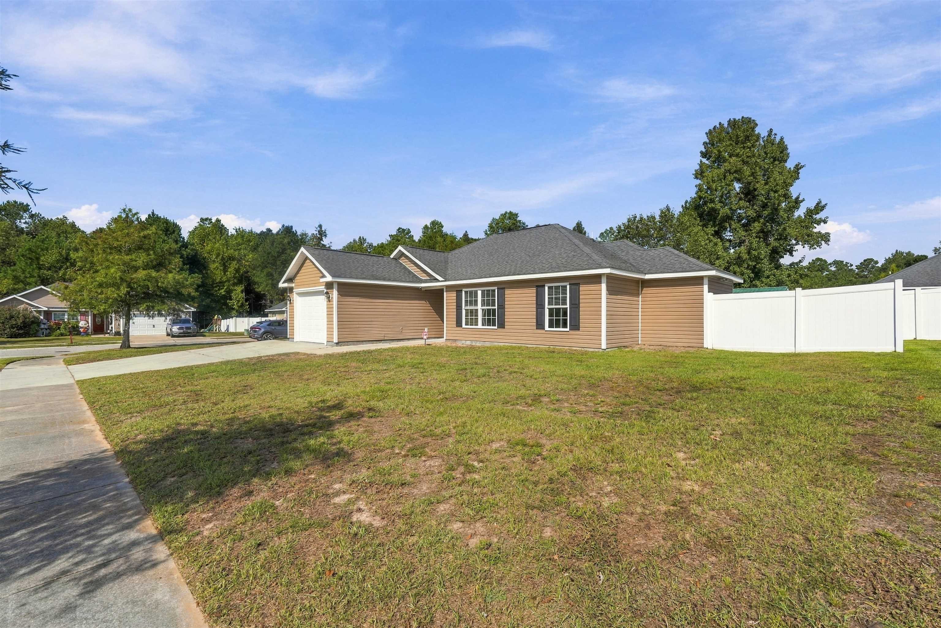 1828 Ambridge Dr. Property Photo 4