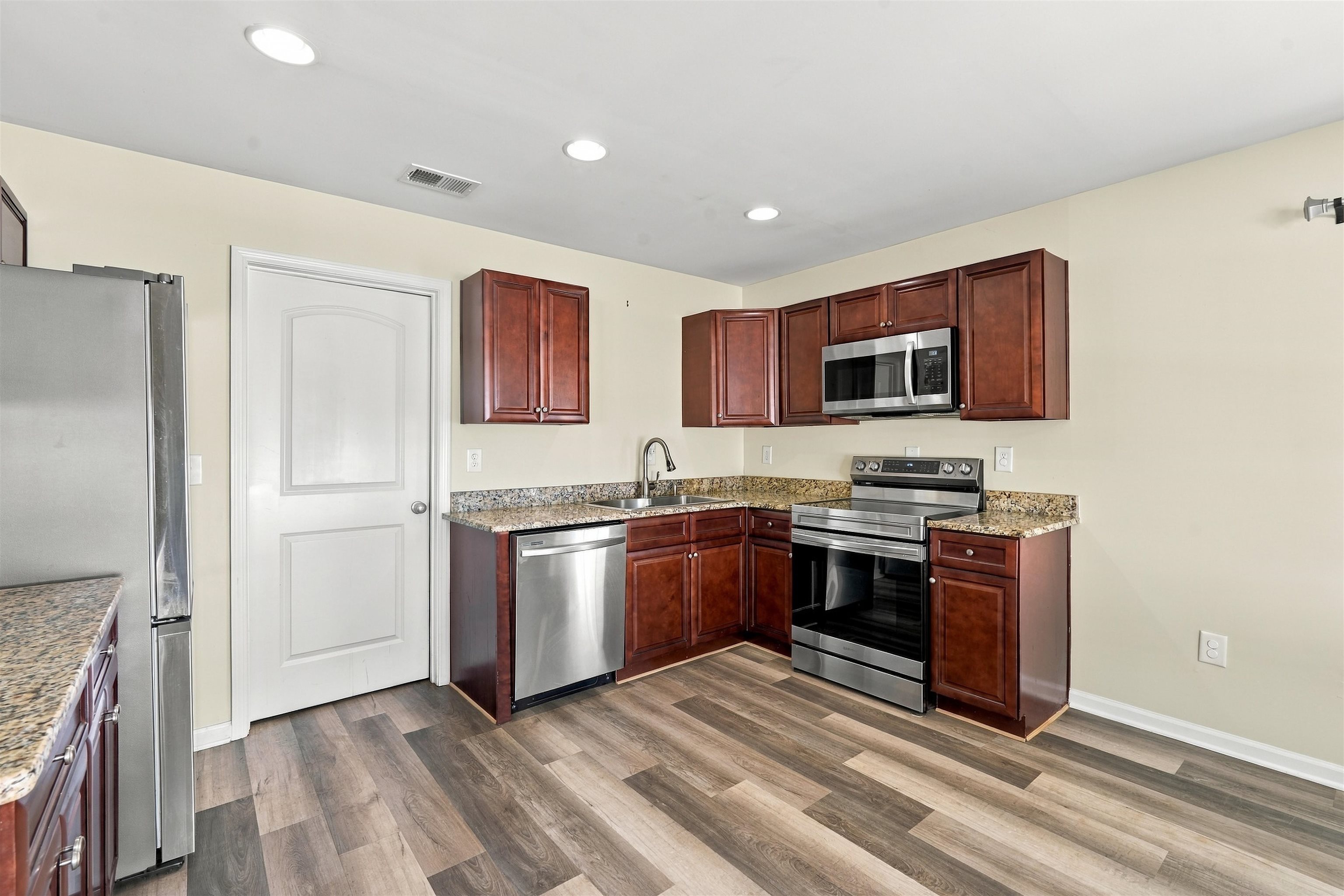 1828 Ambridge Dr. Property Photo 30