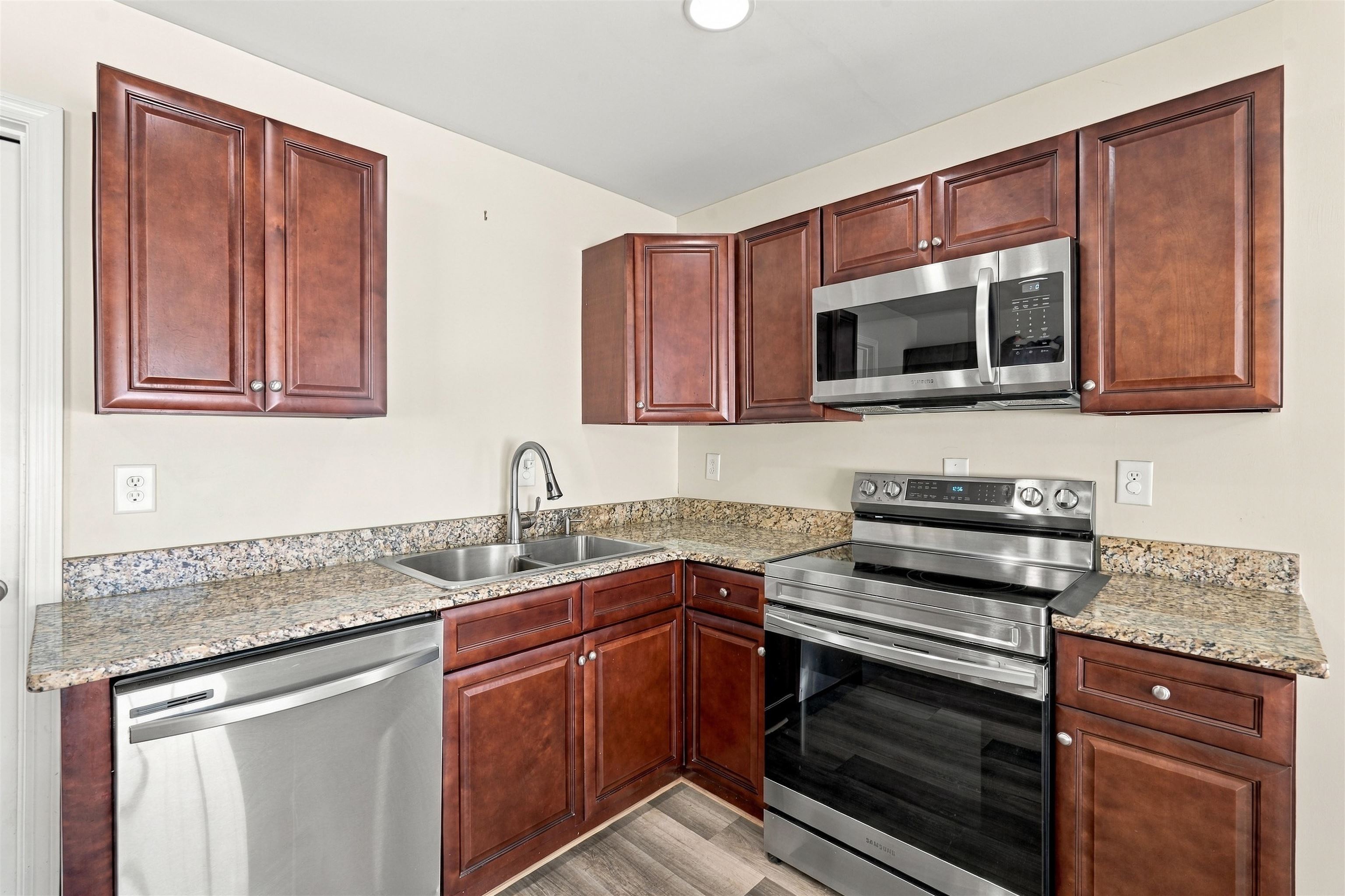 1828 Ambridge Dr. Property Photo 31