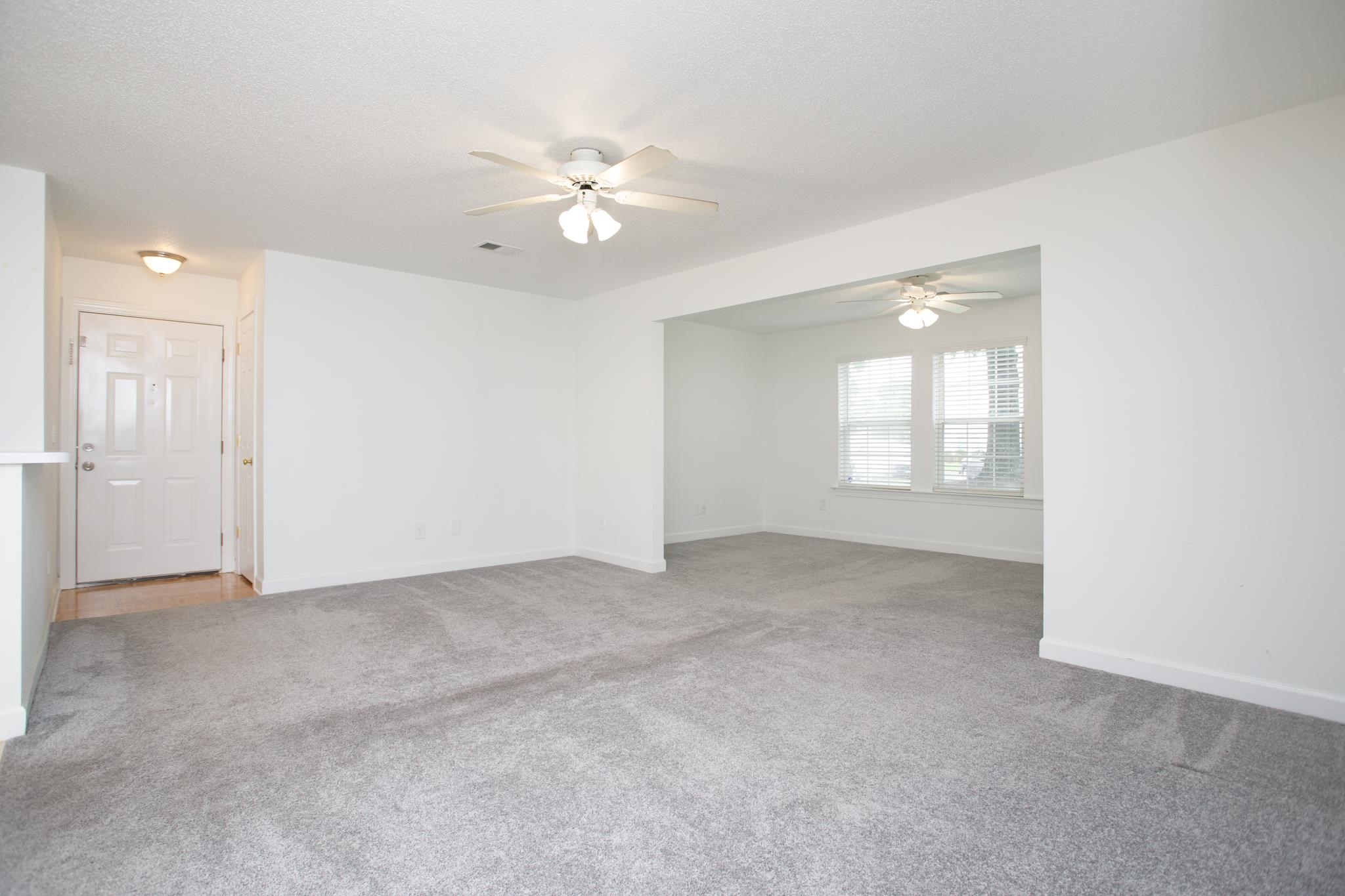 4384 Daphne Ln. Property Photo 4
