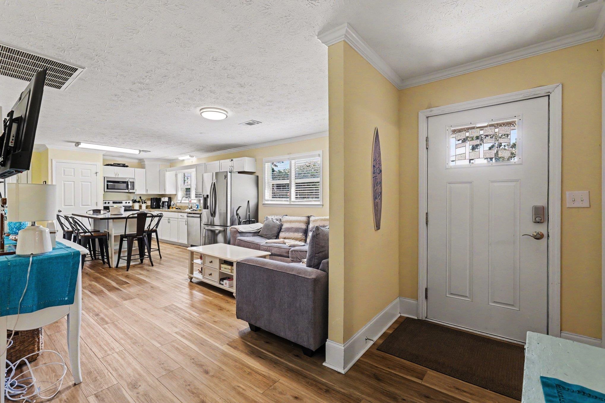 2307 Curley St. Property Photo 8