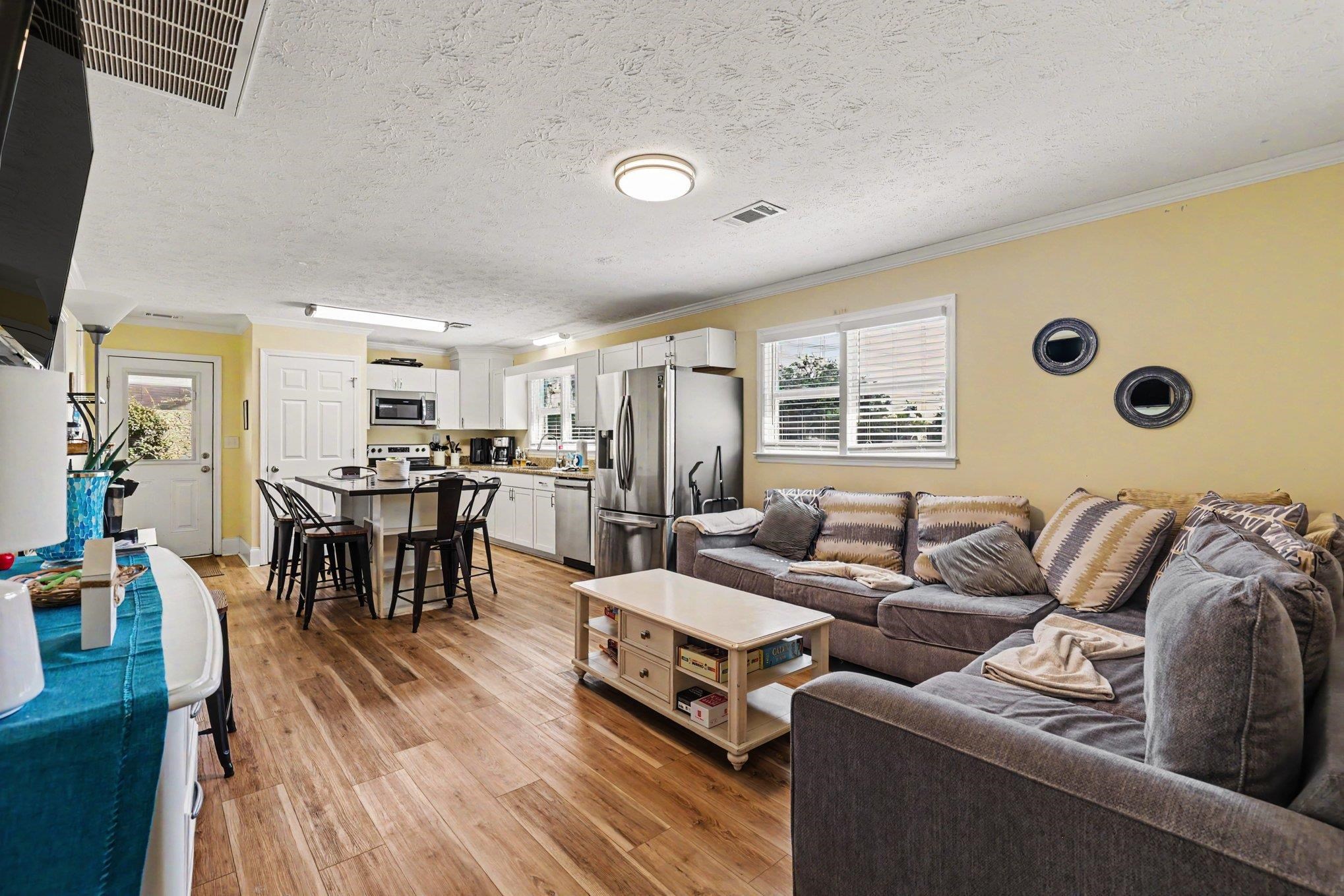 2307 Curley St. Property Photo 10