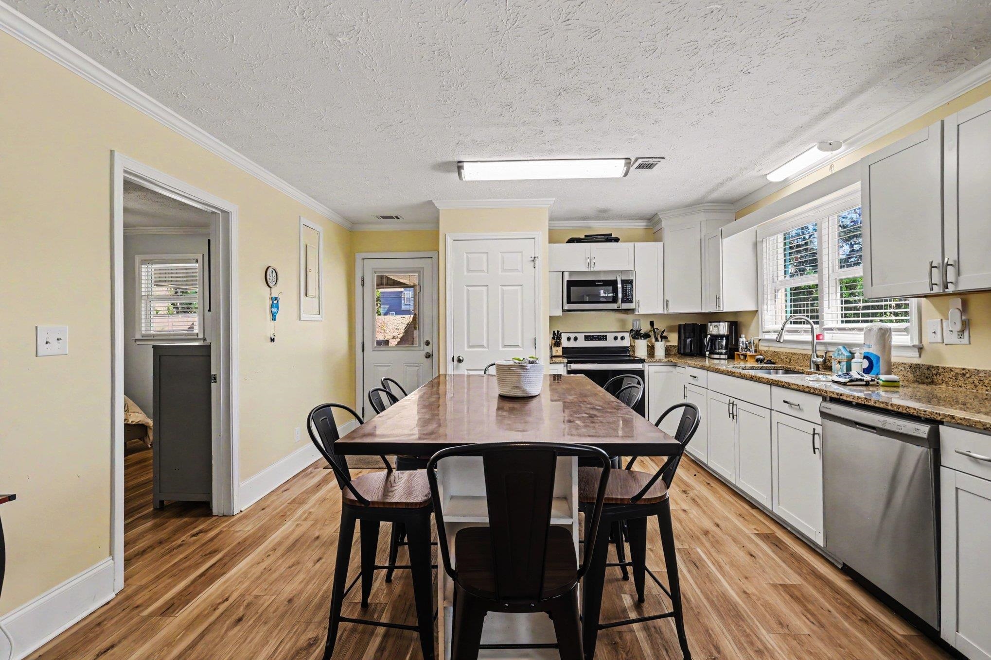 2307 Curley St. Property Photo 12