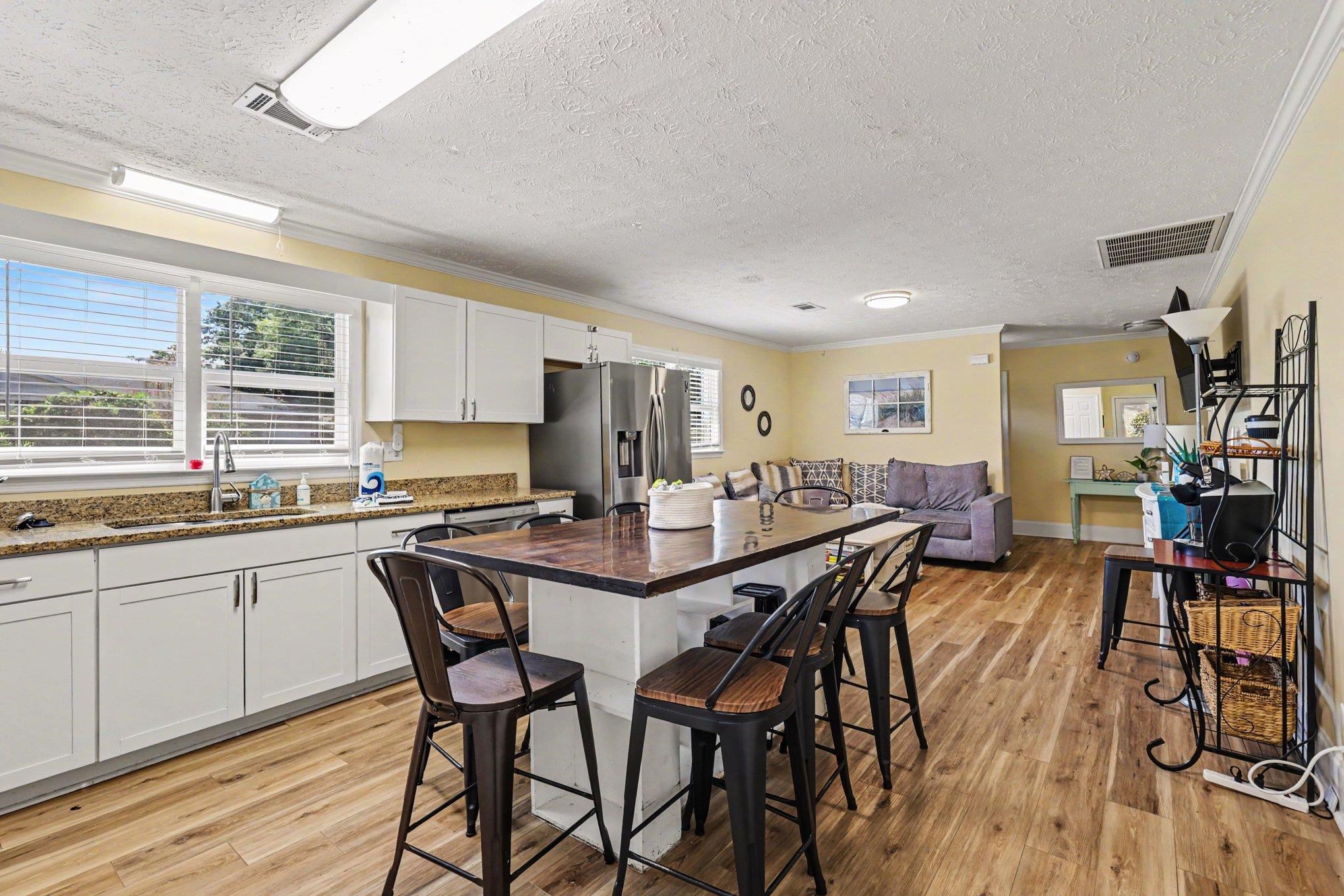 2307 Curley St. Property Photo 13