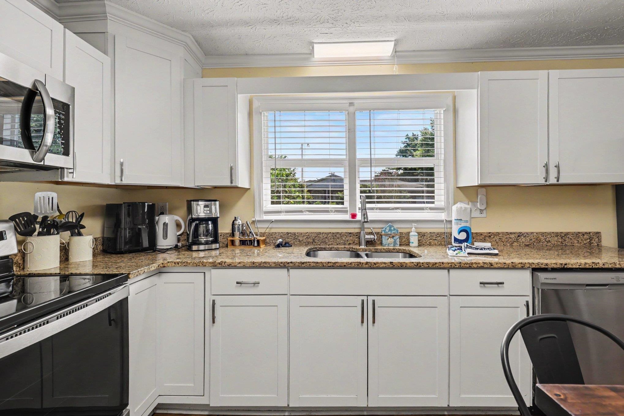2307 Curley St. Property Photo 14