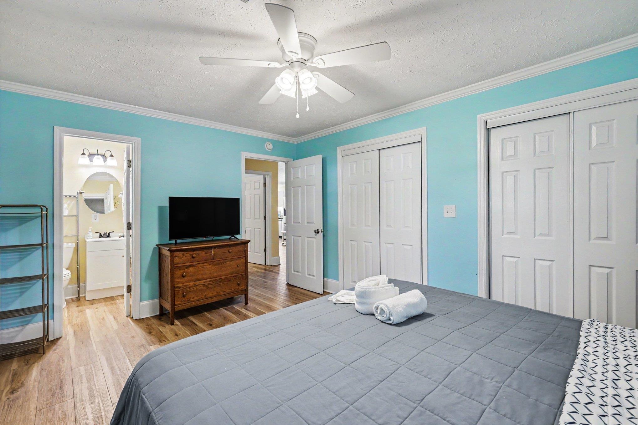 2307 Curley St. Property Photo 16