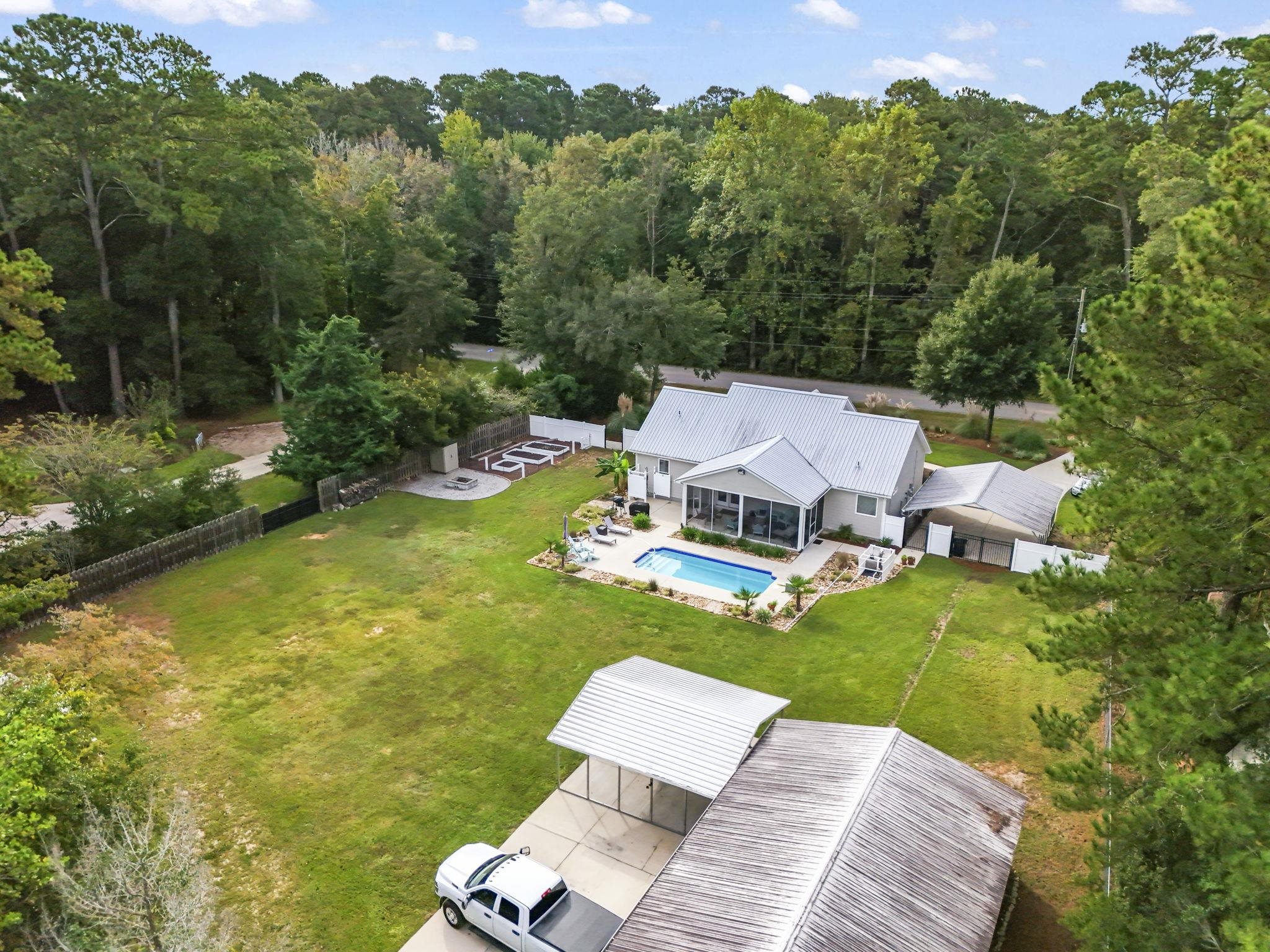 1906 Pond Rd. Property Photo 4