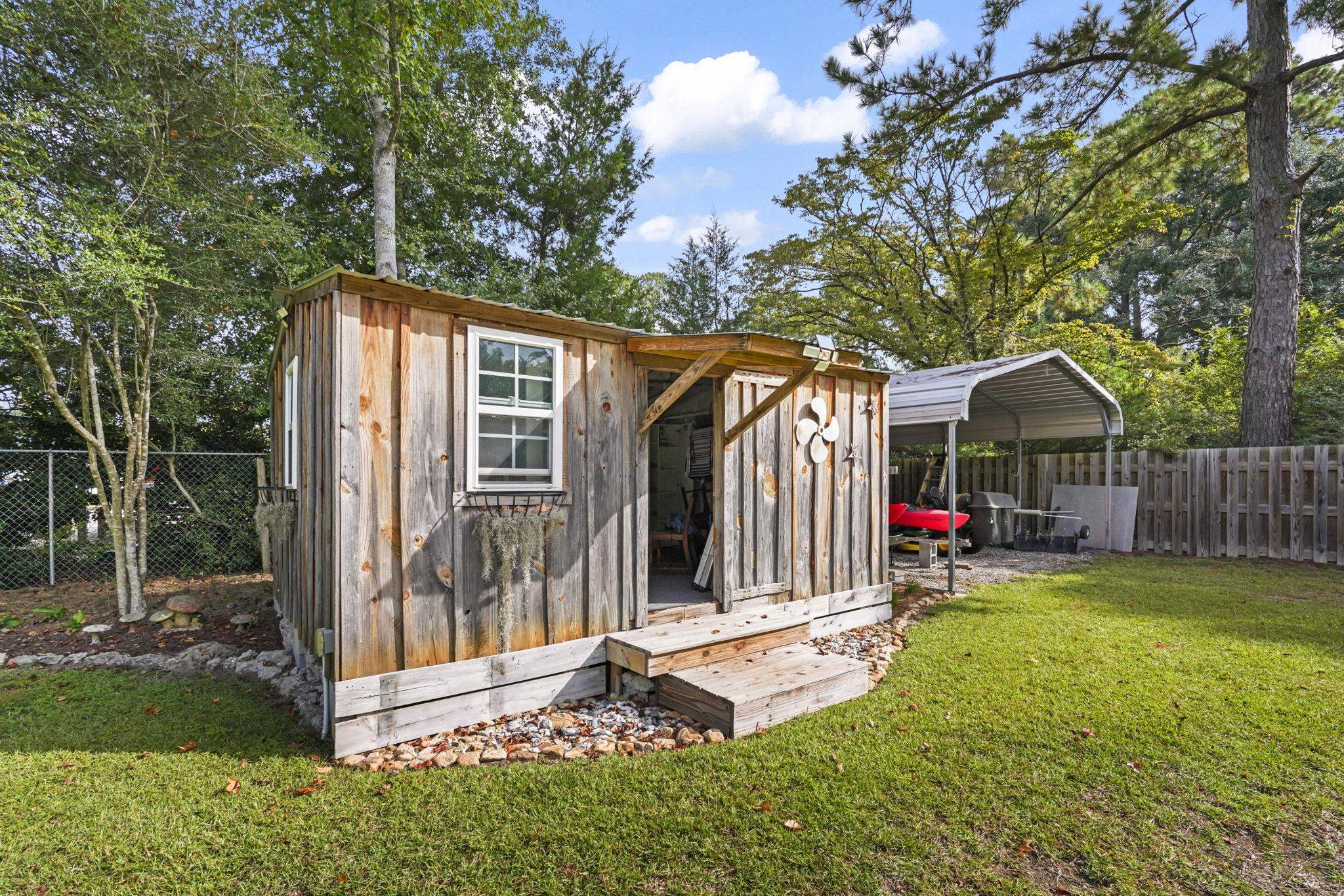1906 Pond Rd. Property Photo 14