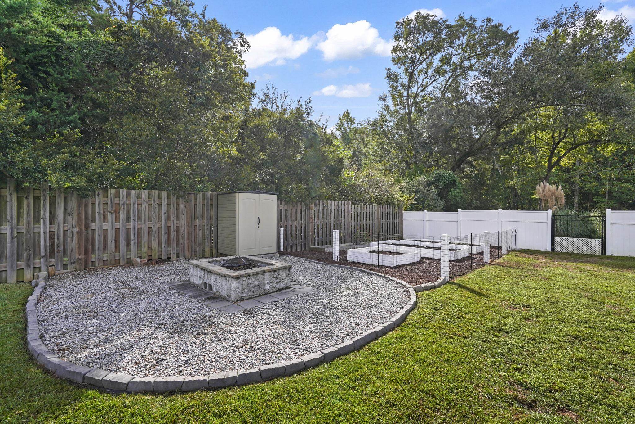 1906 Pond Rd. Property Photo 20