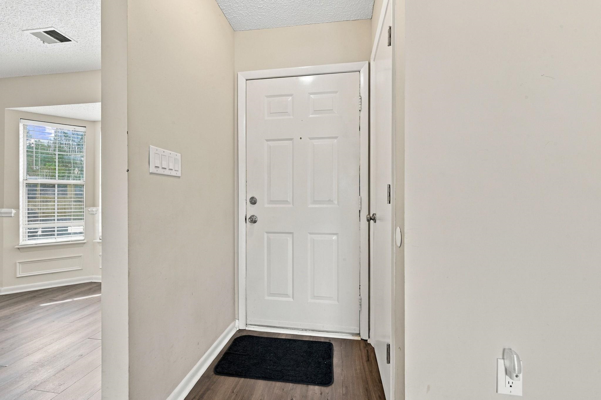 9712 Ashley Ln. Property Photo 4