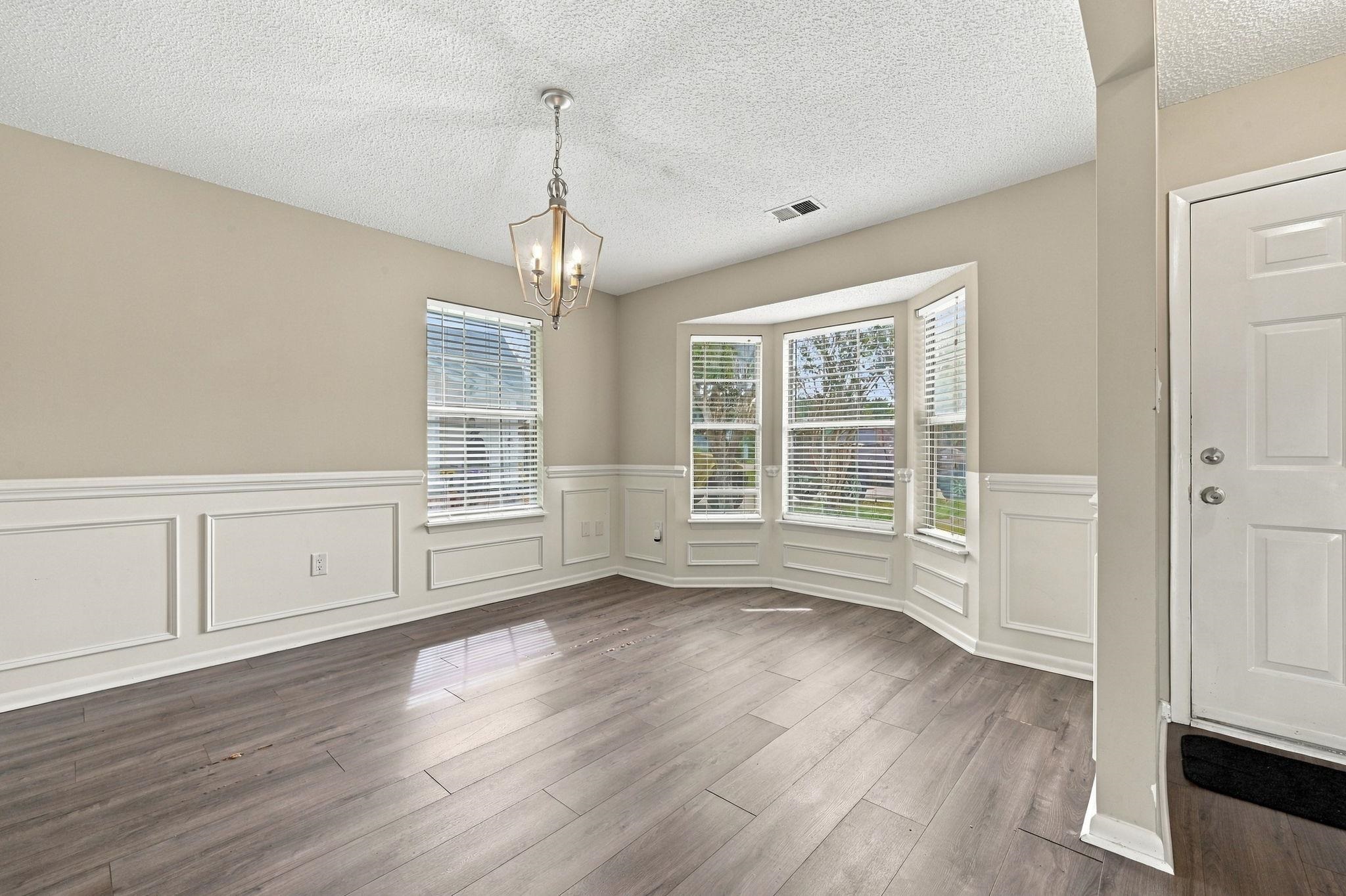 9712 Ashley Ln. Property Photo 5