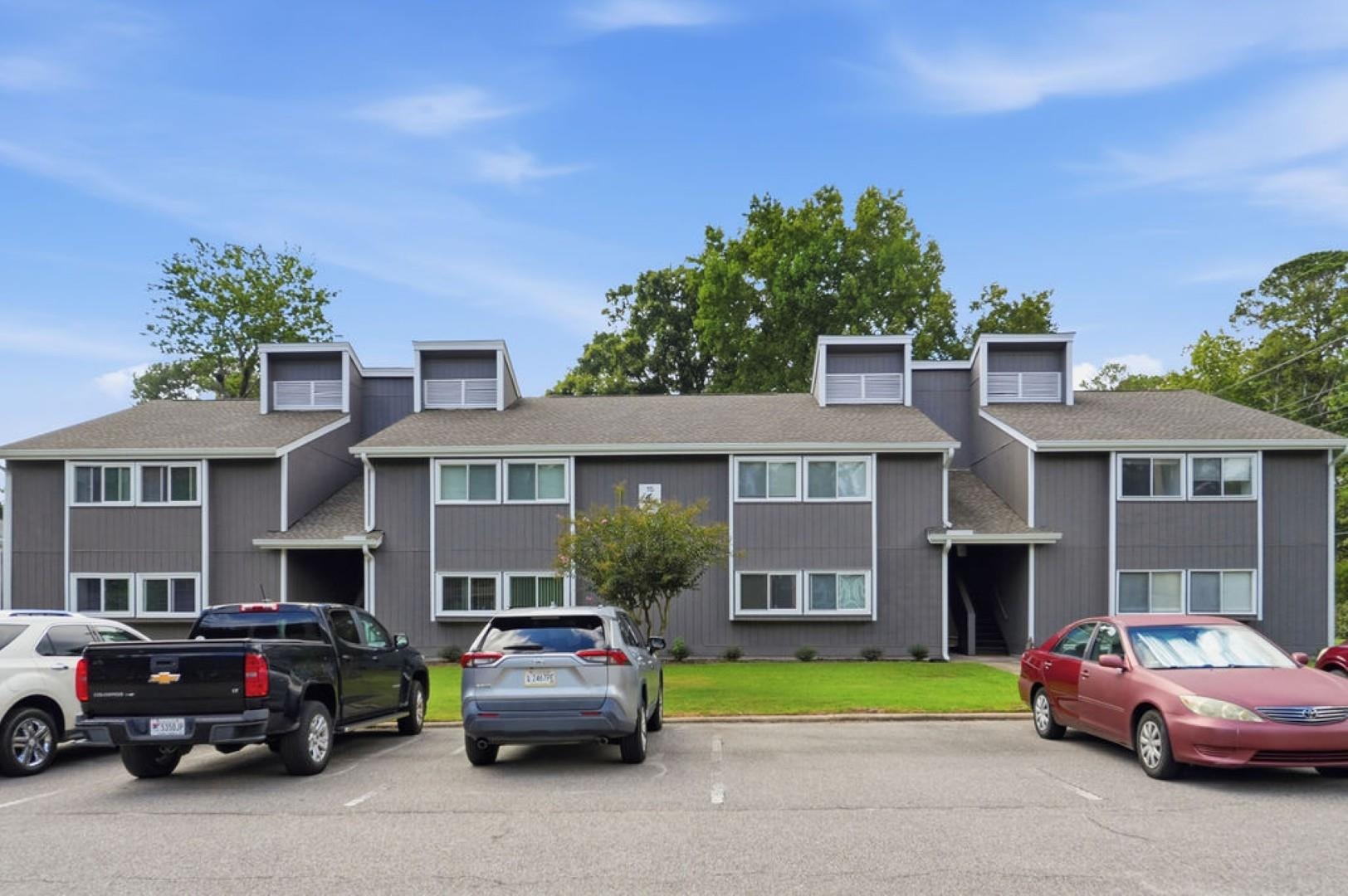 10301 N Kings Hwy. Property Photo 1