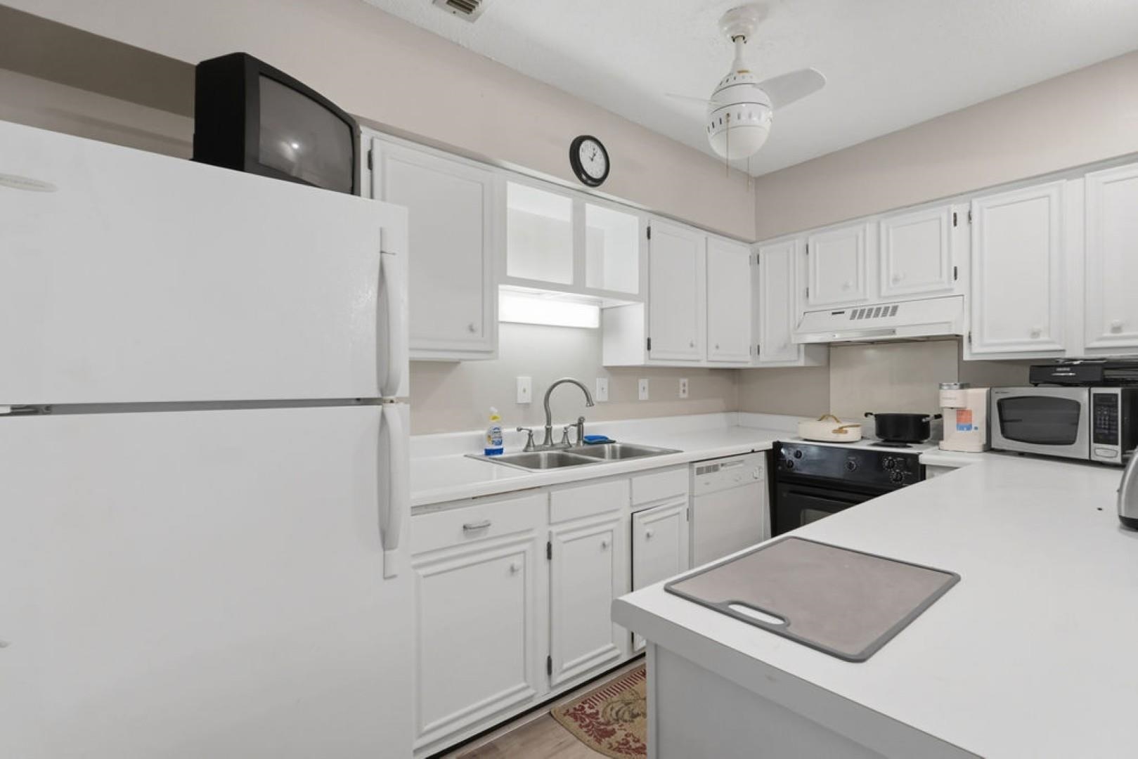 10301 N Kings Hwy. Property Photo 3