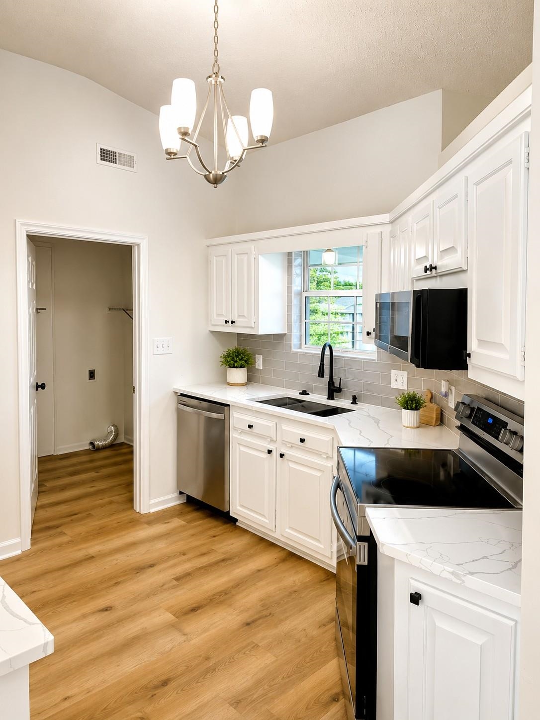 9668 Middleton Ct. Property Photo 8