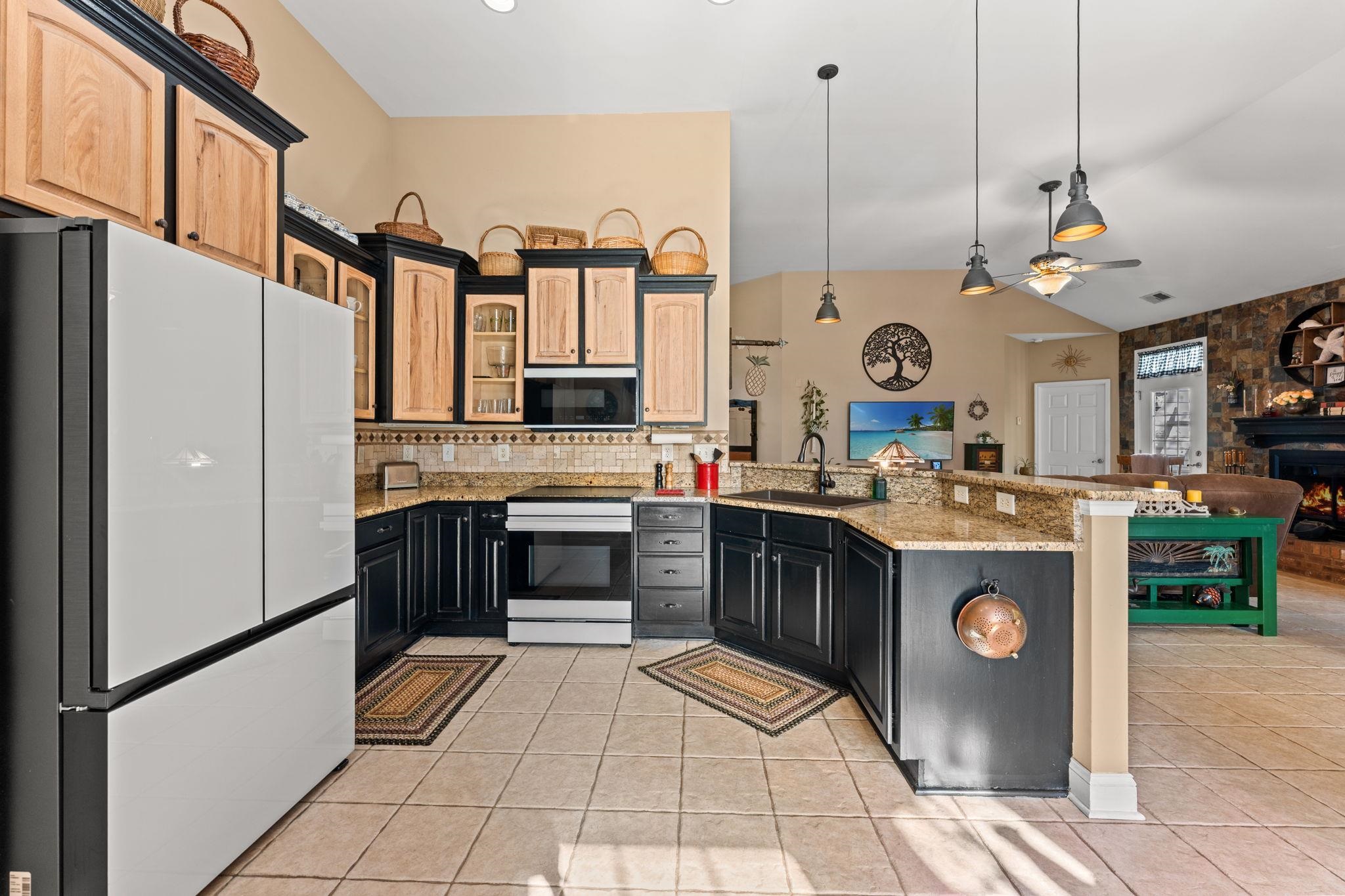 8113 Moonstruck Ct. Property Photo 7
