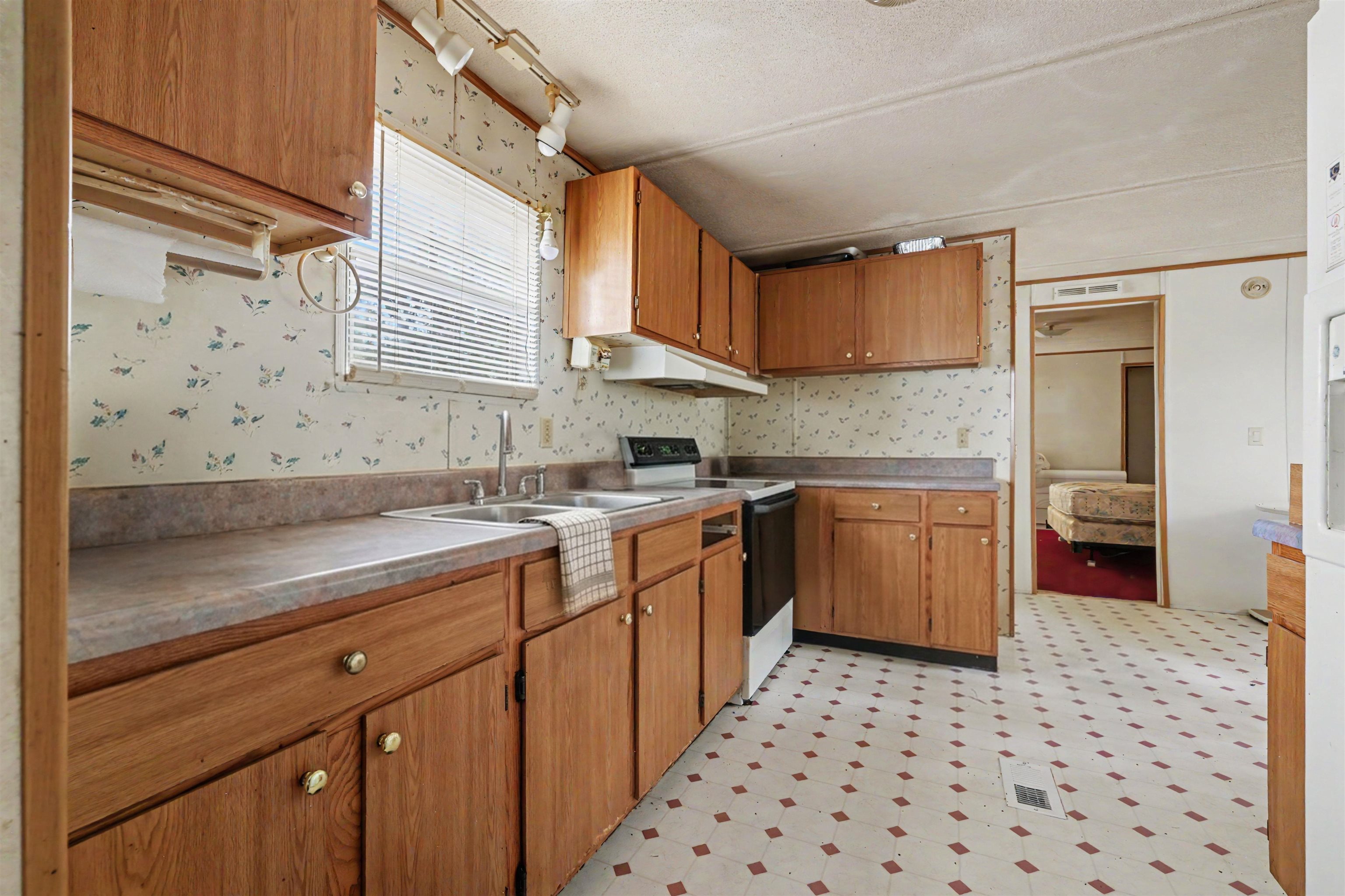 1068 Old River Rd. Property Photo 5