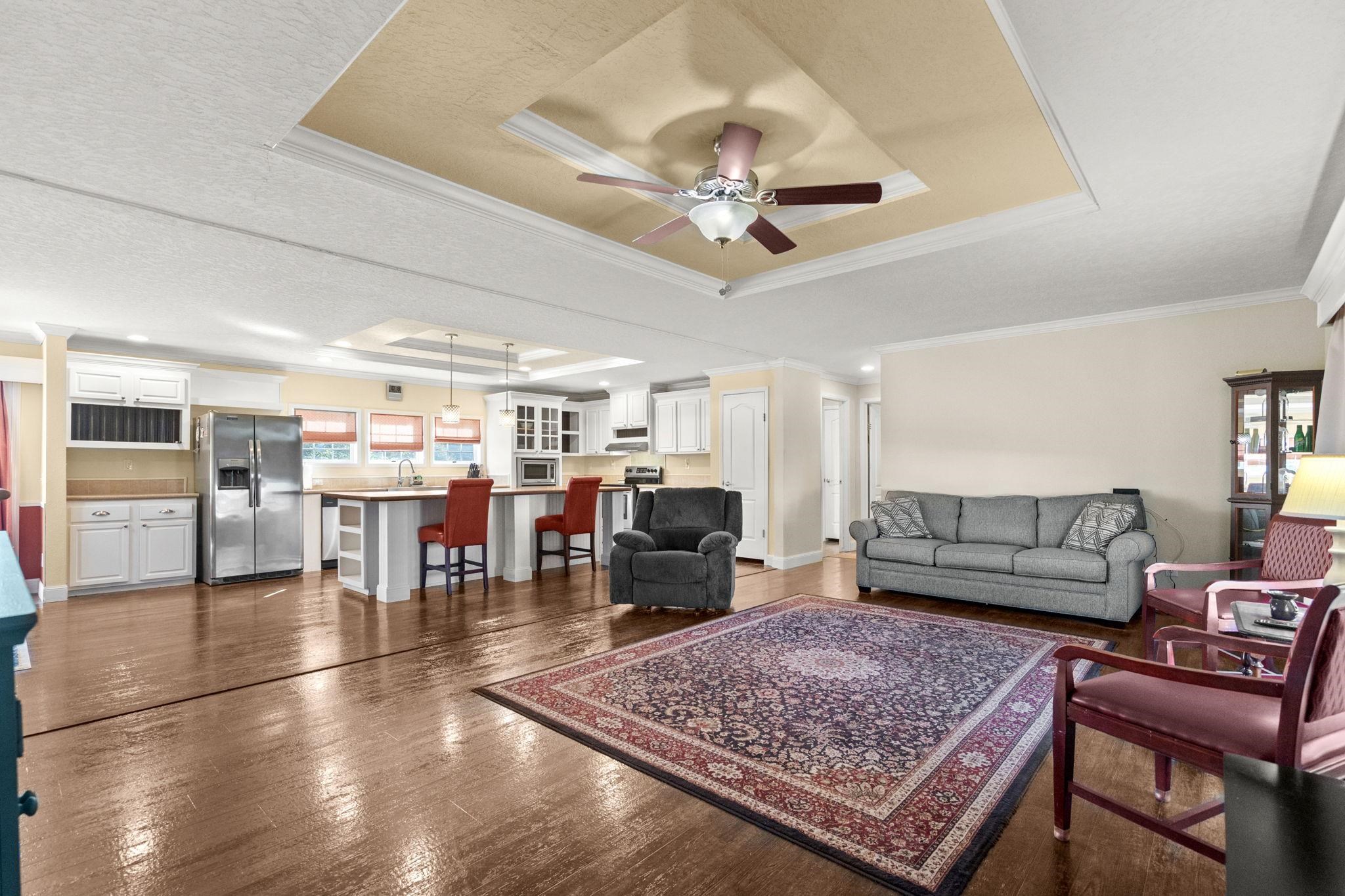 1040 Colonial Ln. Property Photo 3