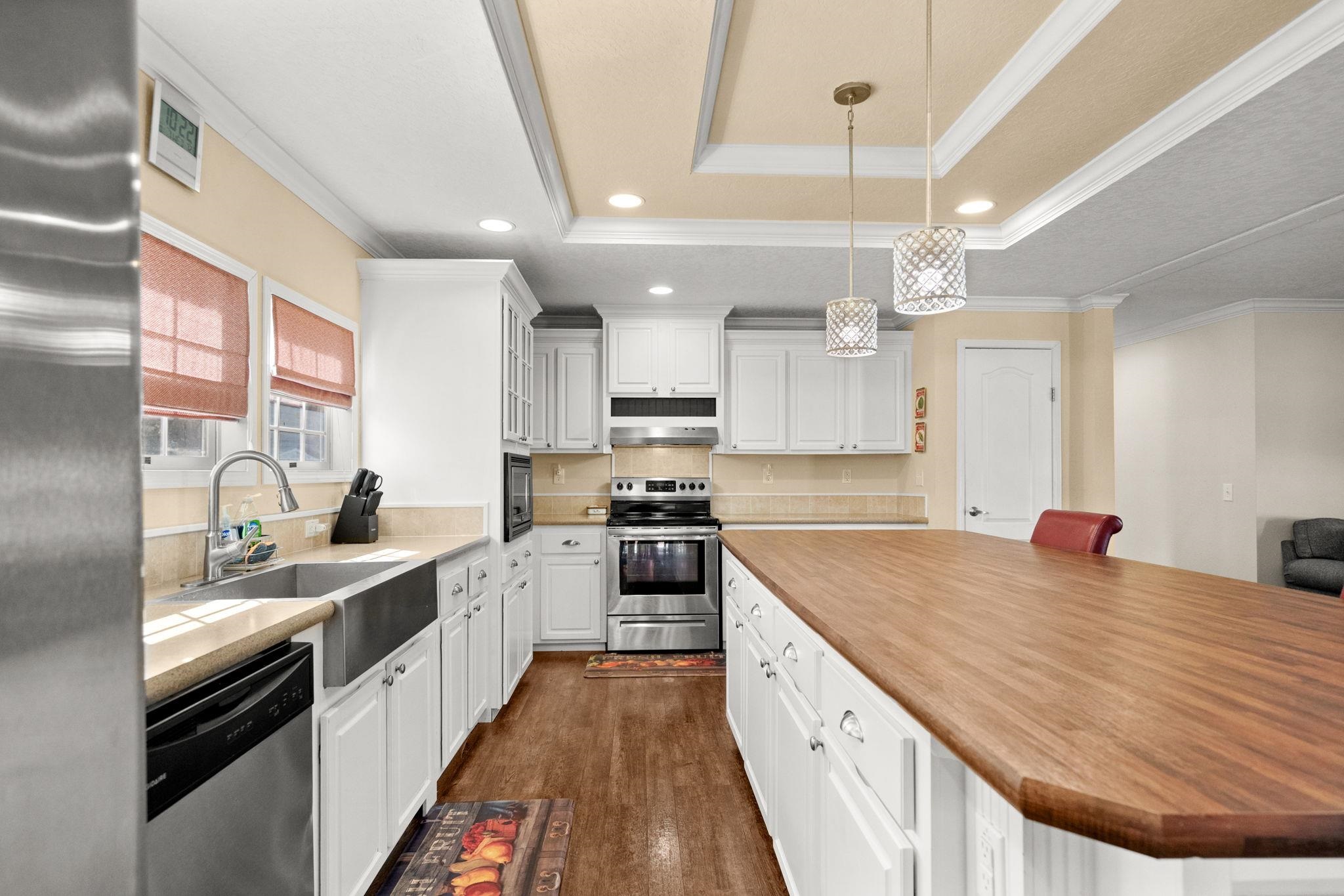 1040 Colonial Ln. Property Photo 5