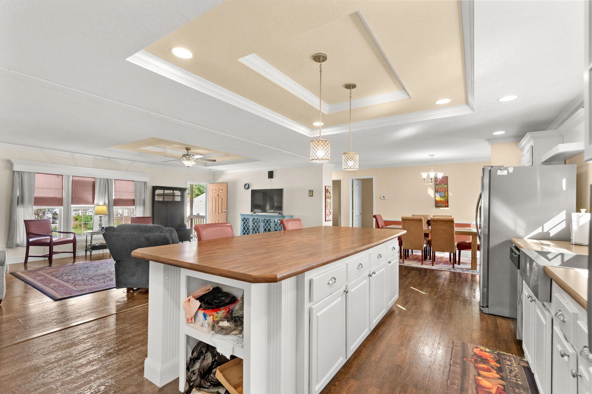 1040 Colonial Ln. Property Photo 7