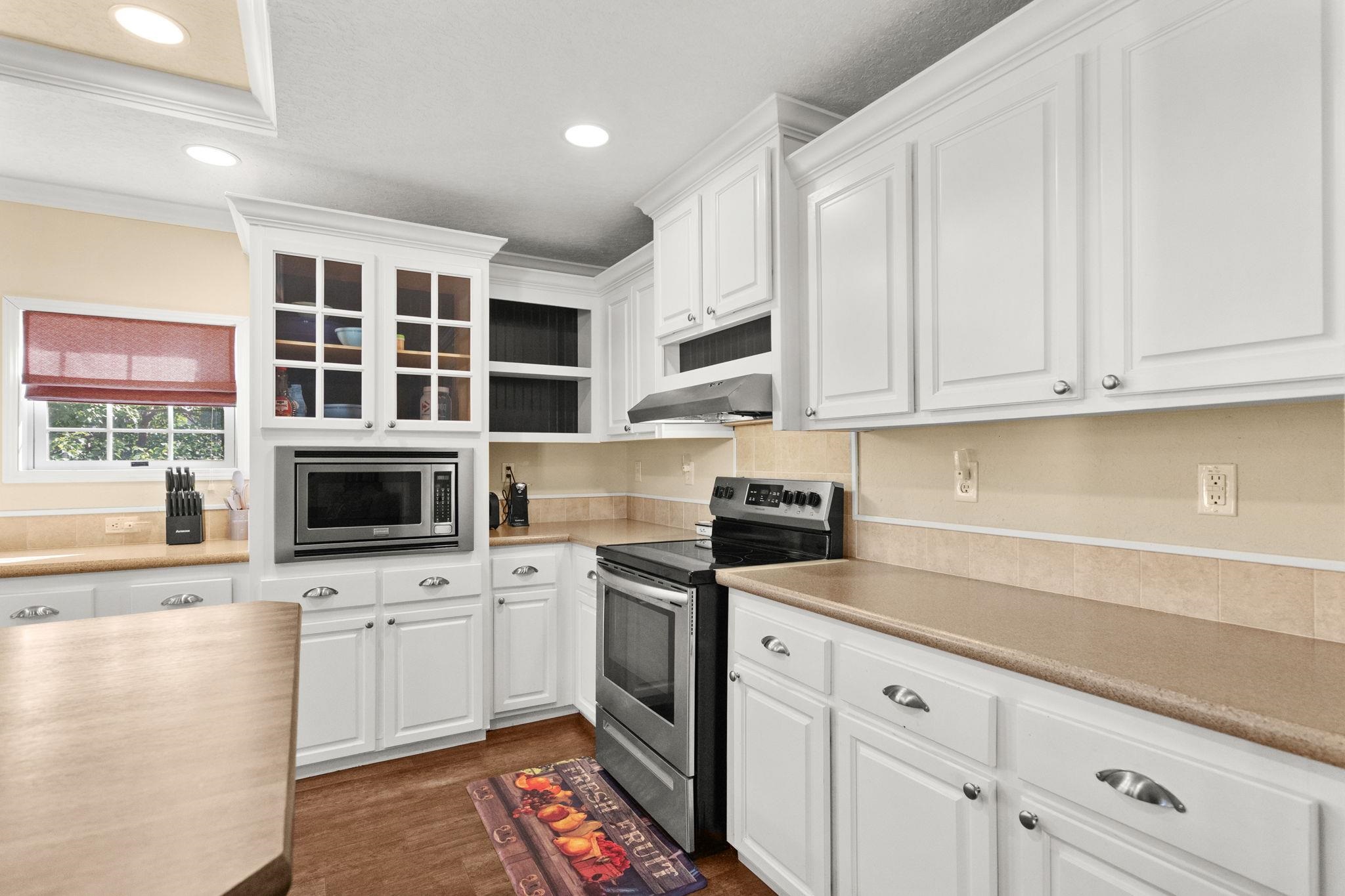 1040 Colonial Ln. Property Photo 10