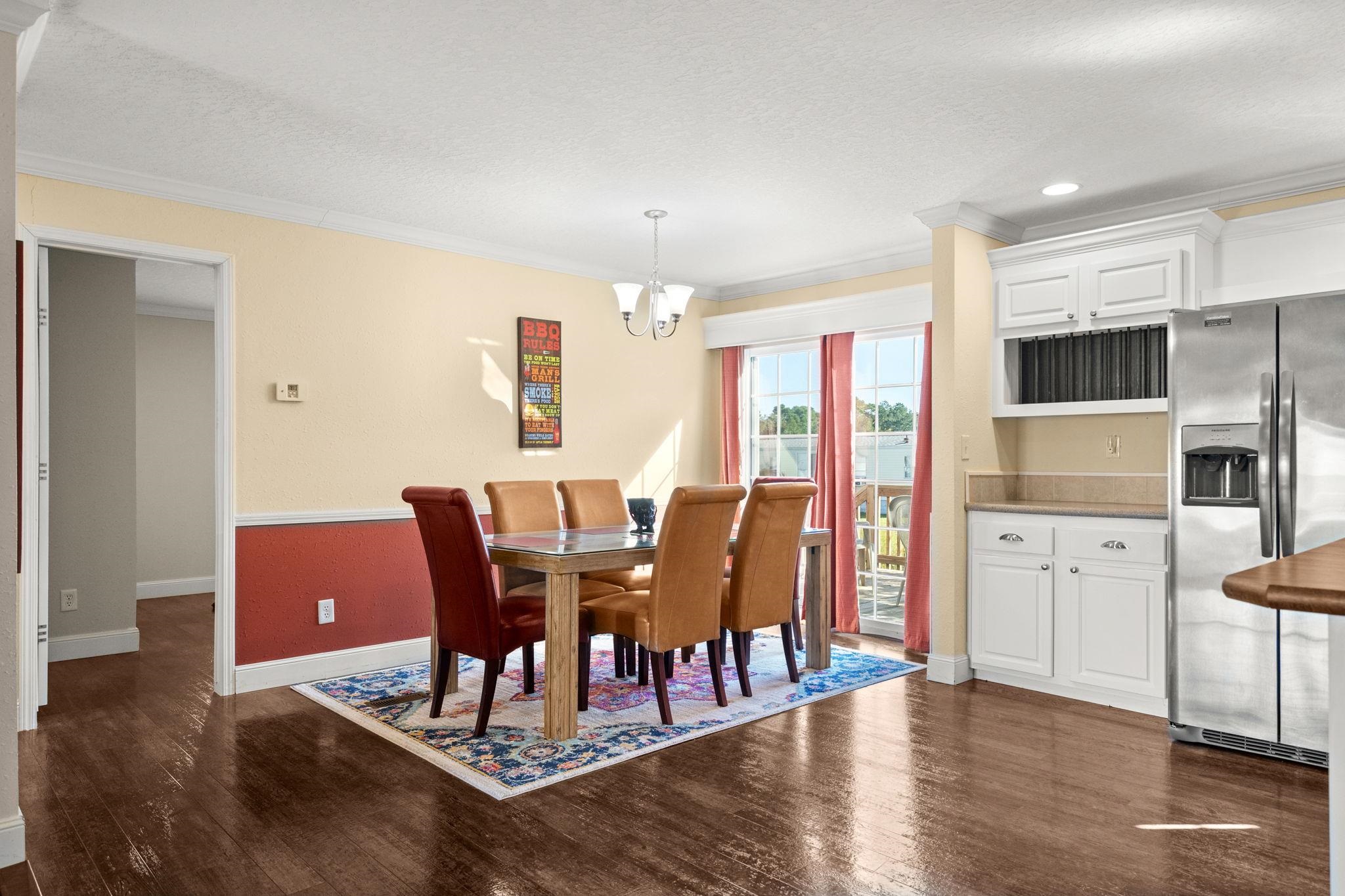 1040 Colonial Ln. Property Photo 12