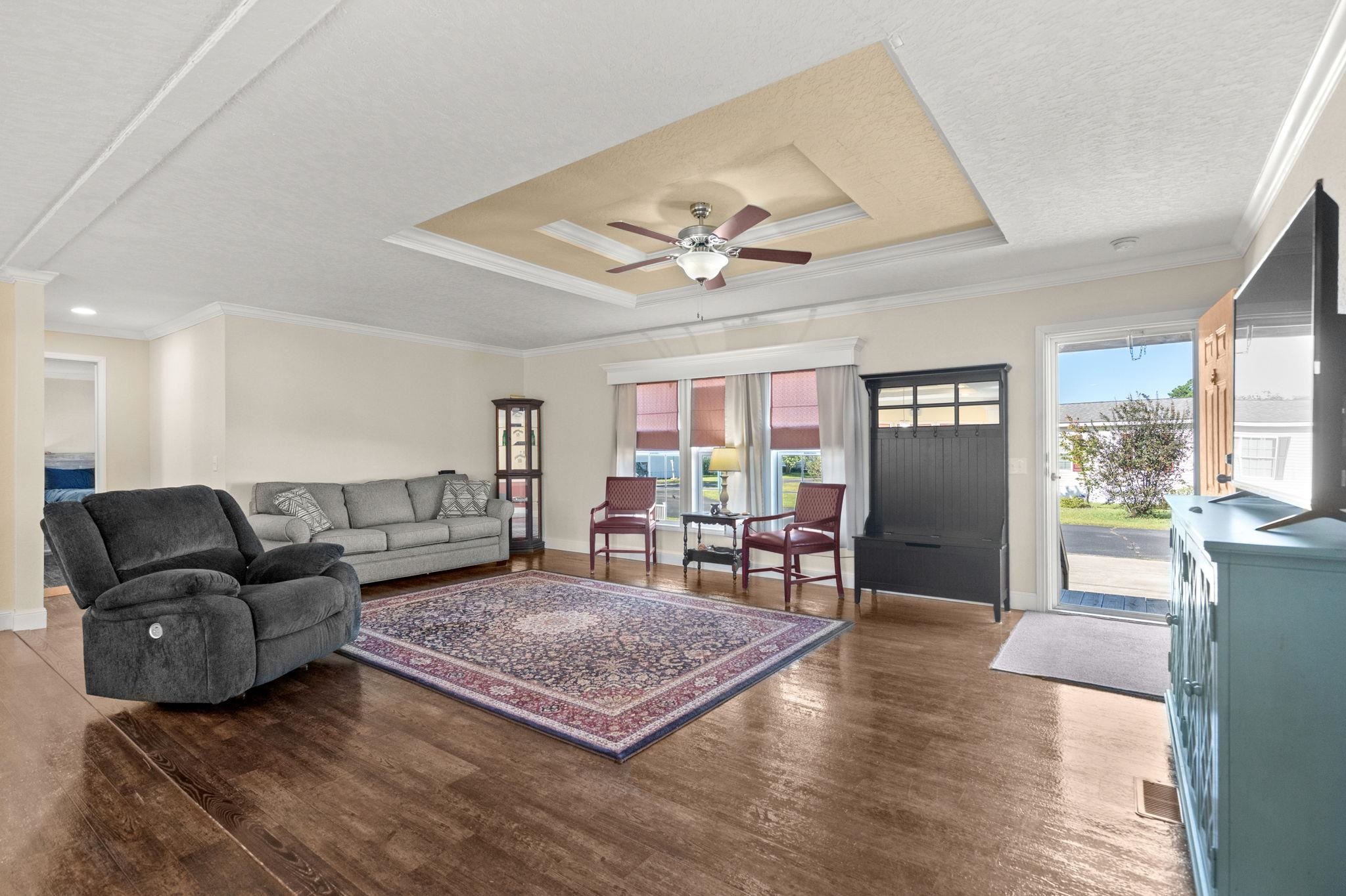 1040 Colonial Ln. Property Photo 16