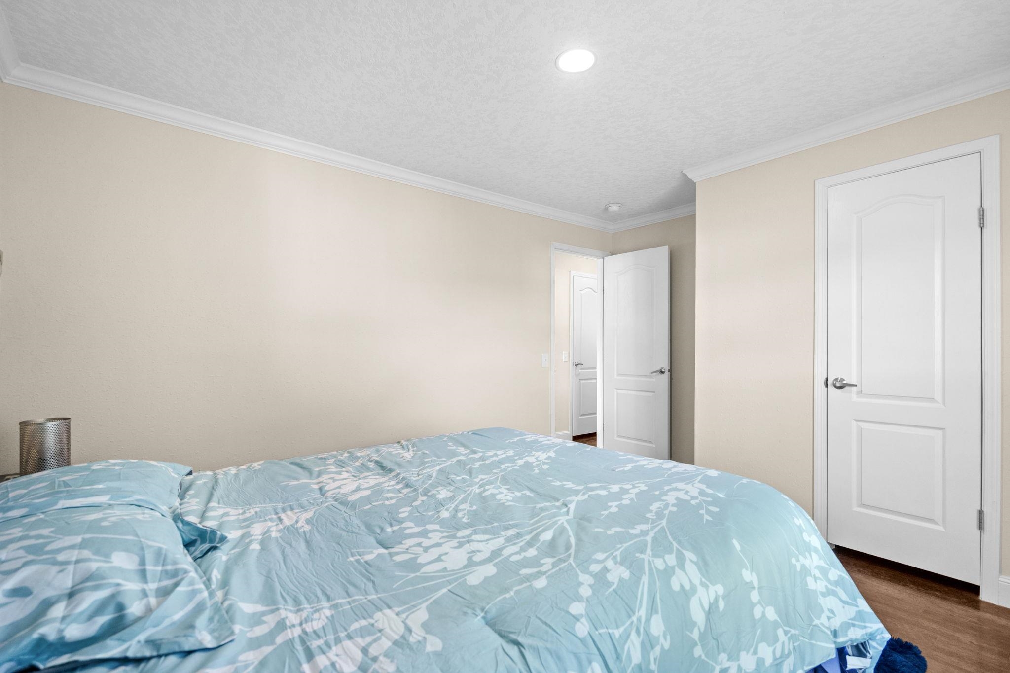 1040 Colonial Ln. Property Photo 25